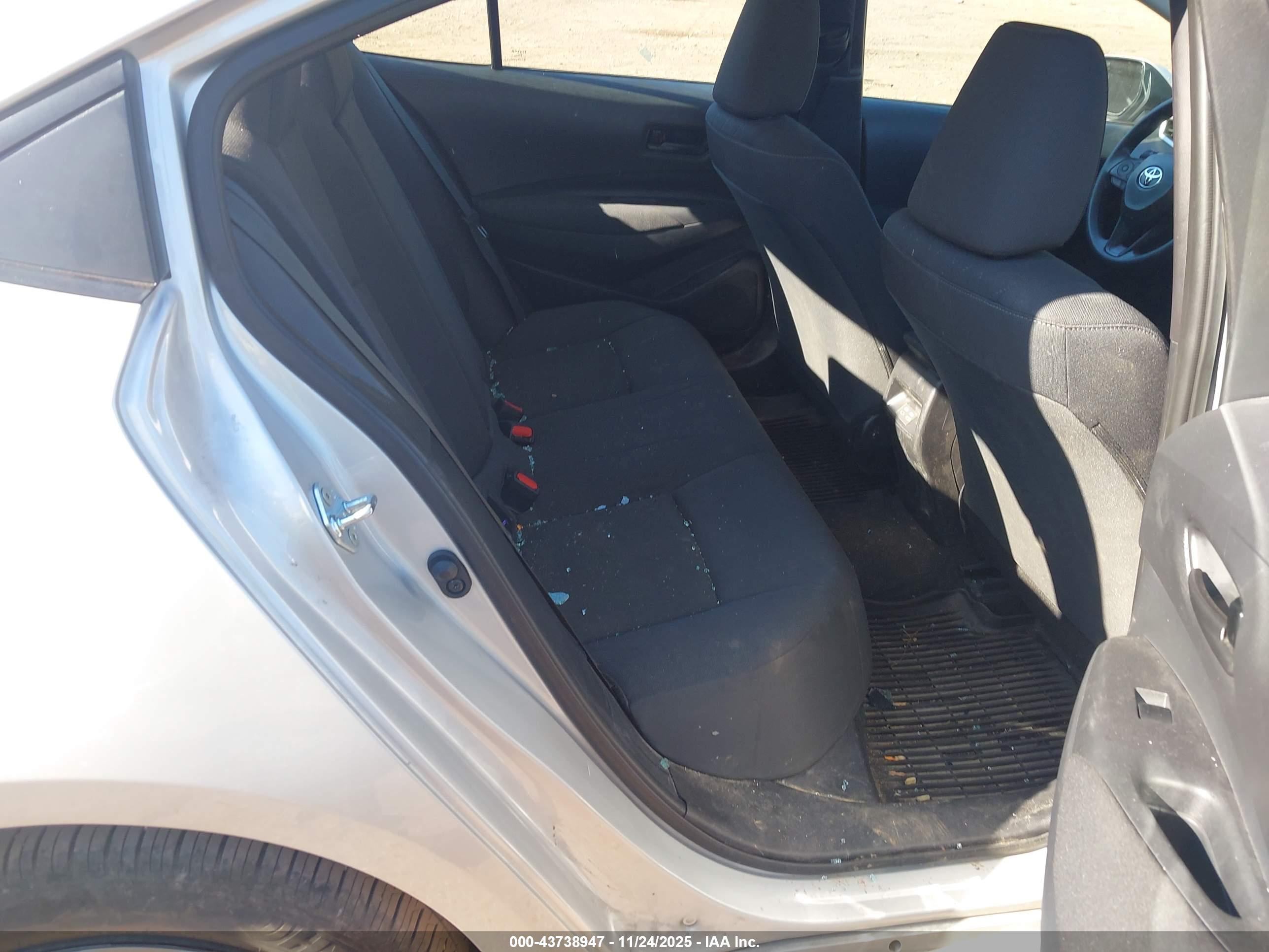 TOYOTA COROLLA image 8