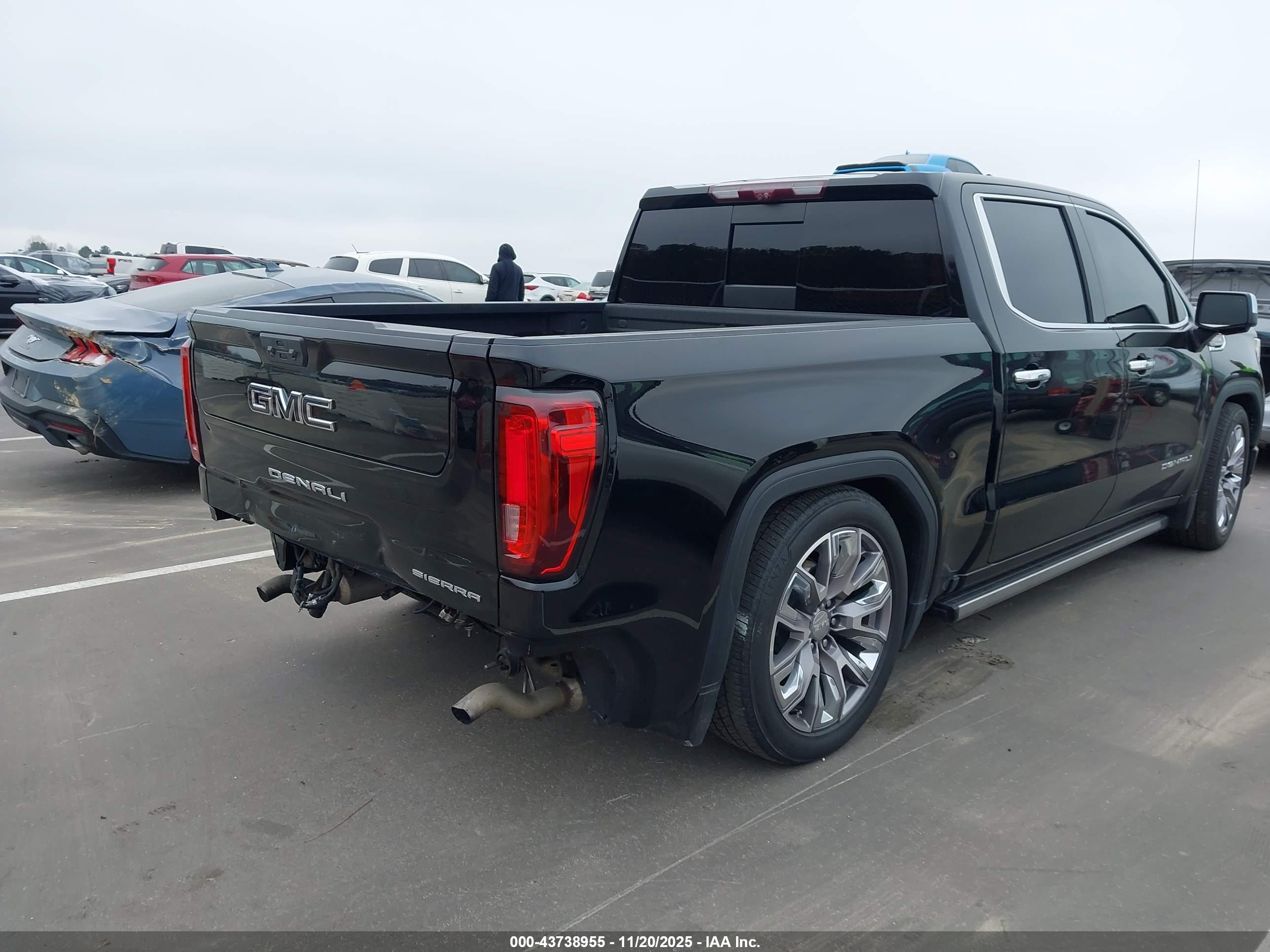 GMC SIERRA image 4