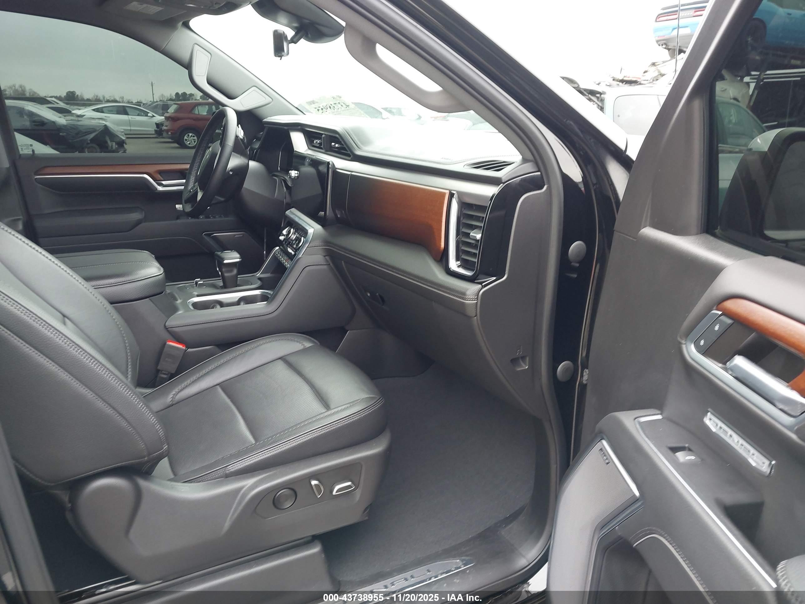 GMC SIERRA image 5