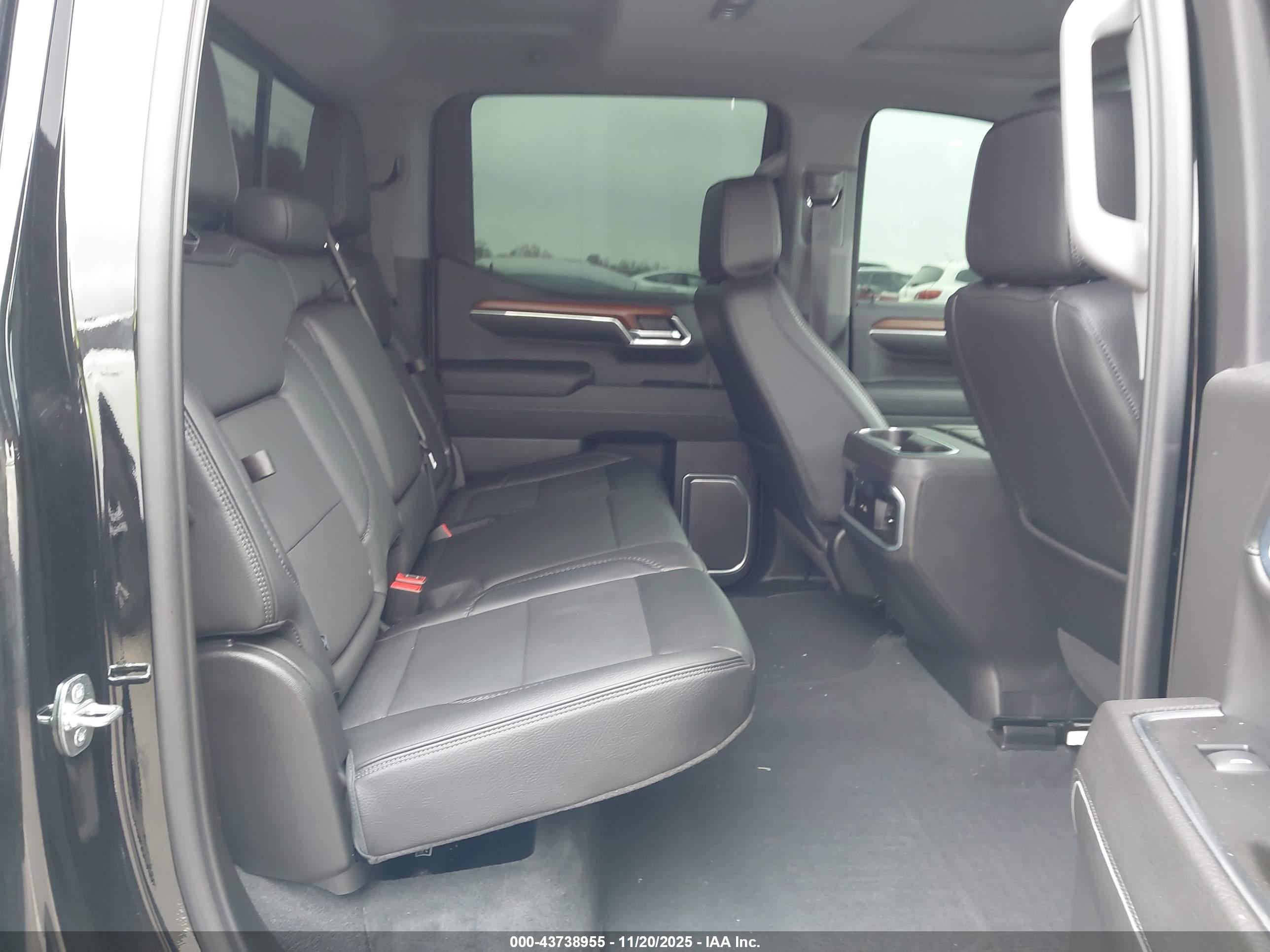GMC SIERRA image 8