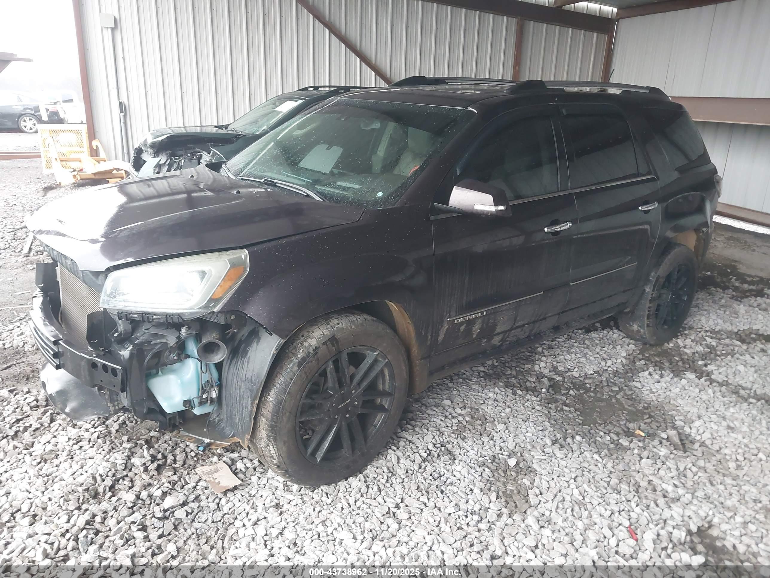 GMC ACADIA image 2