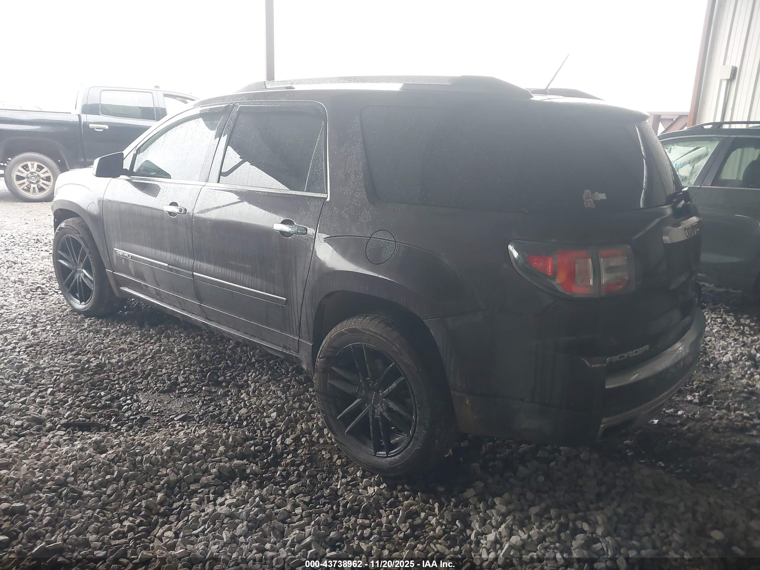 GMC ACADIA image 3