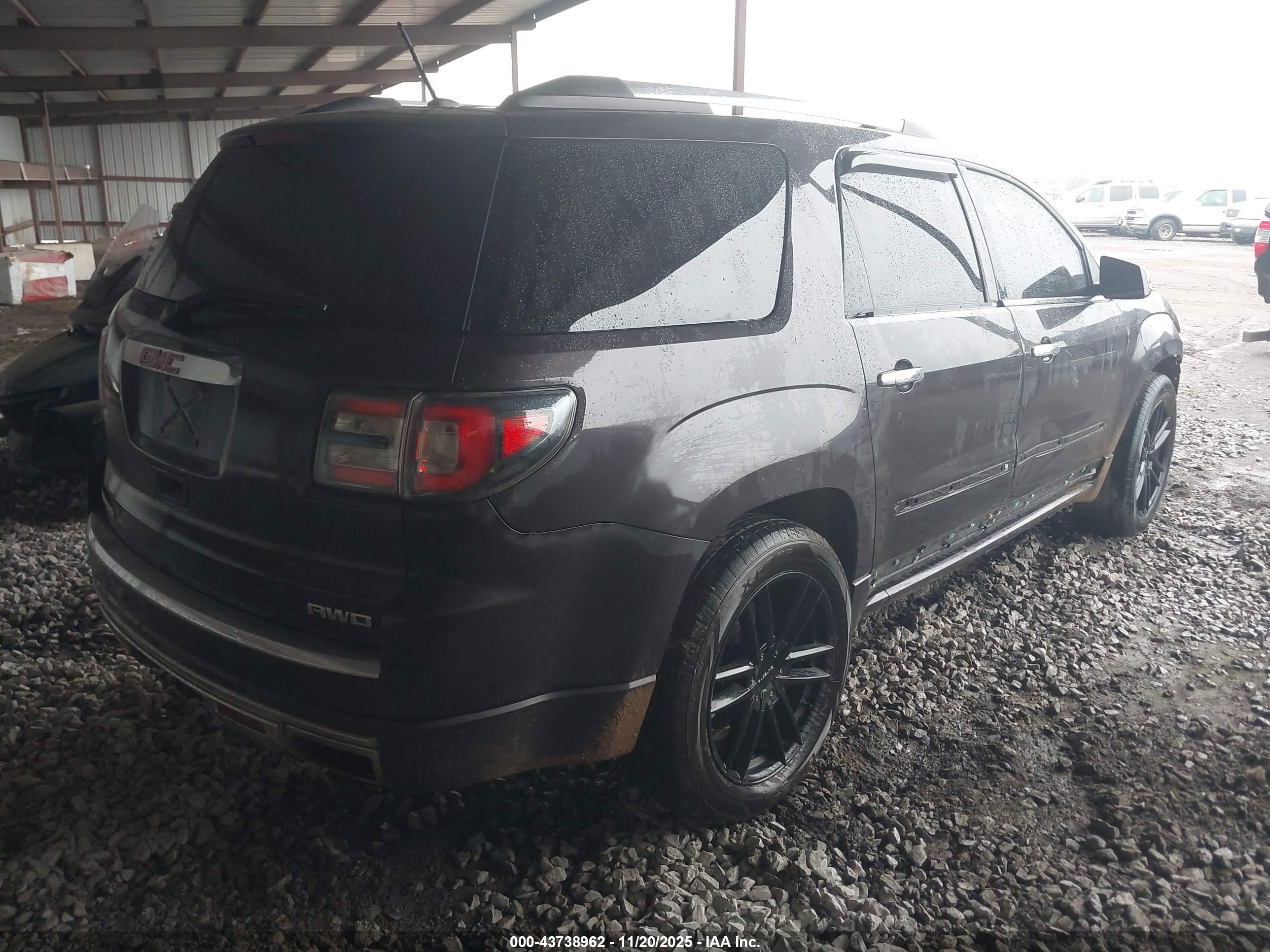 GMC ACADIA image 4