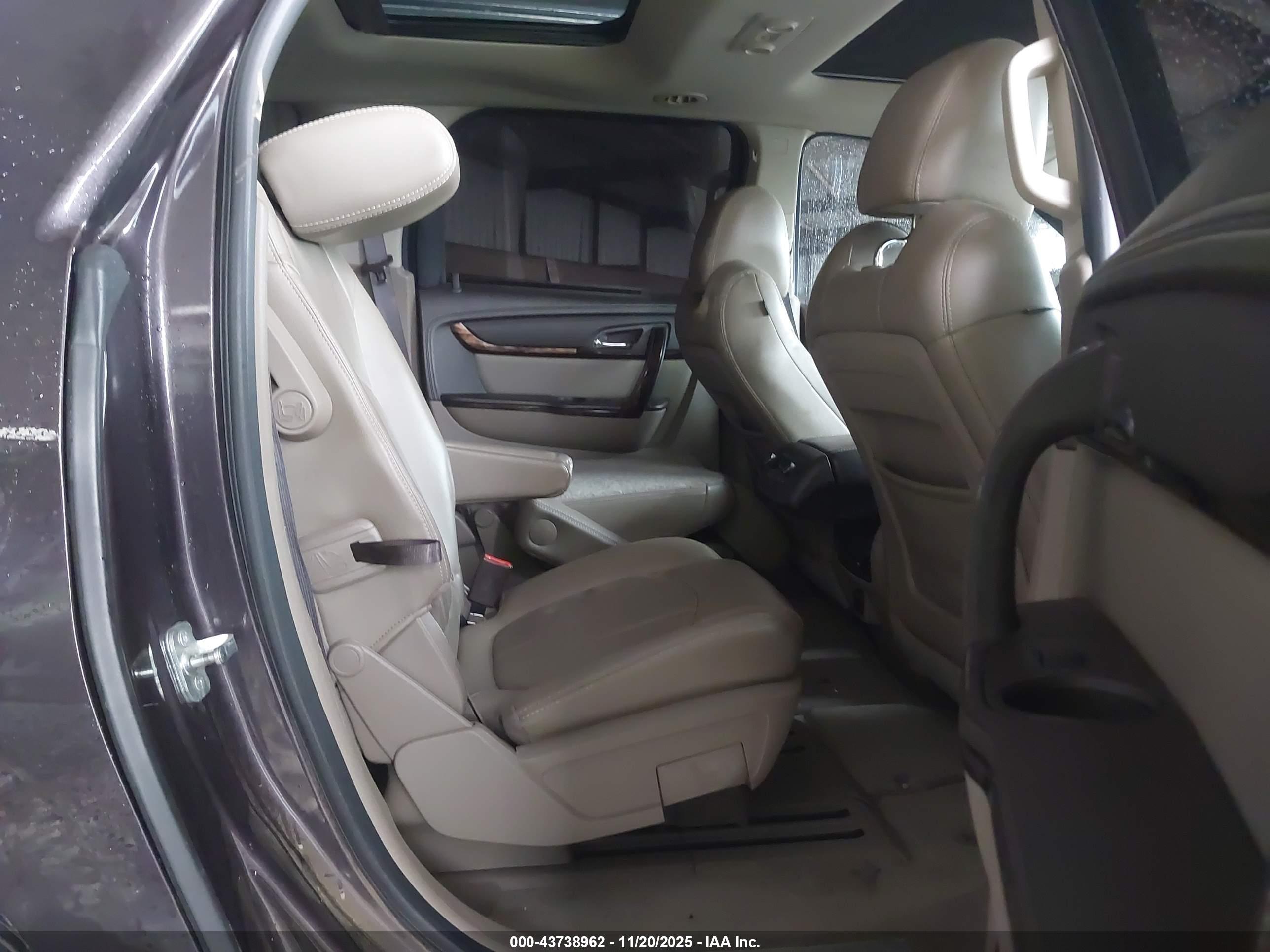 GMC ACADIA image 8
