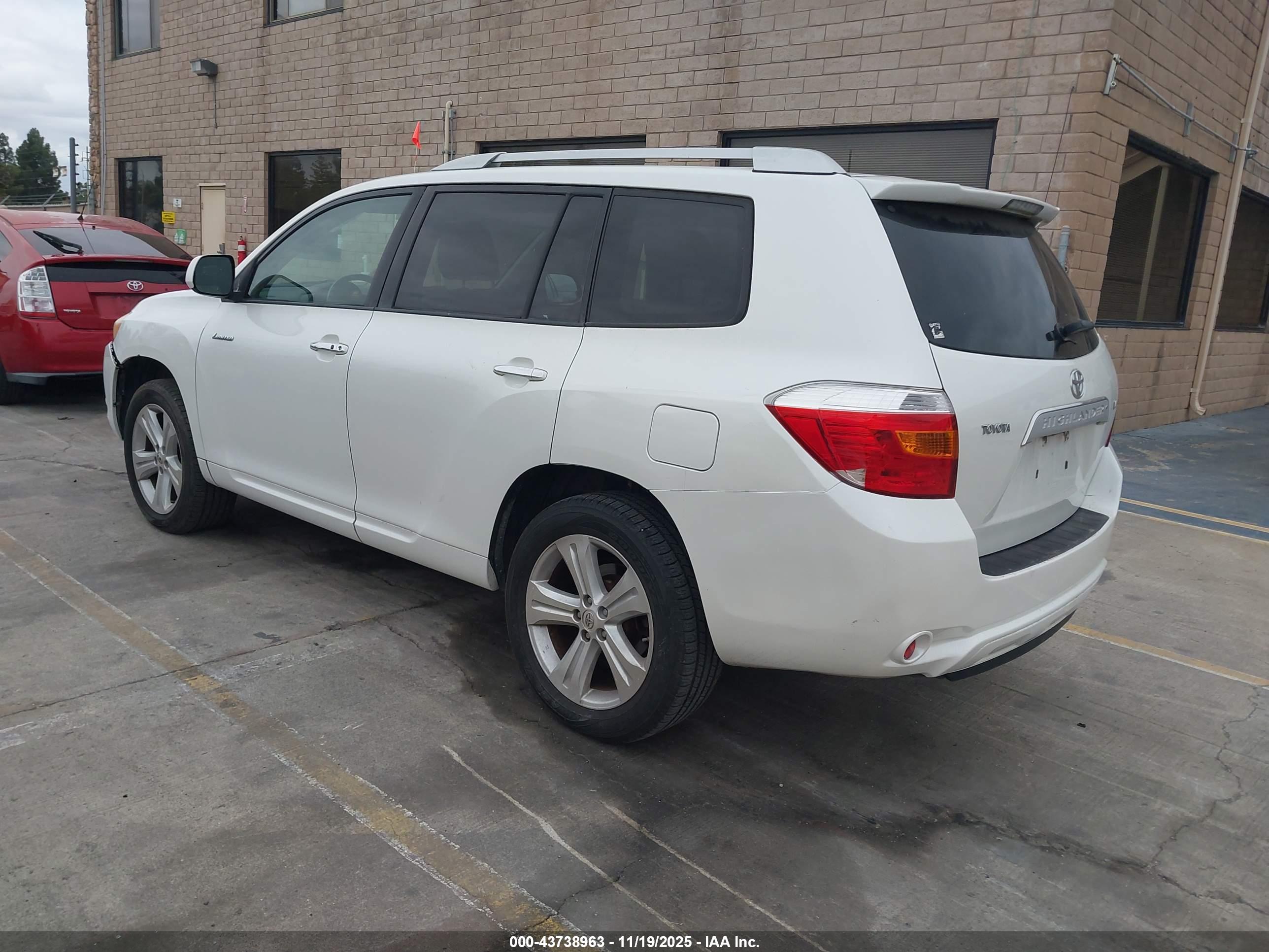 TOYOTA HIGHLANDER image 3