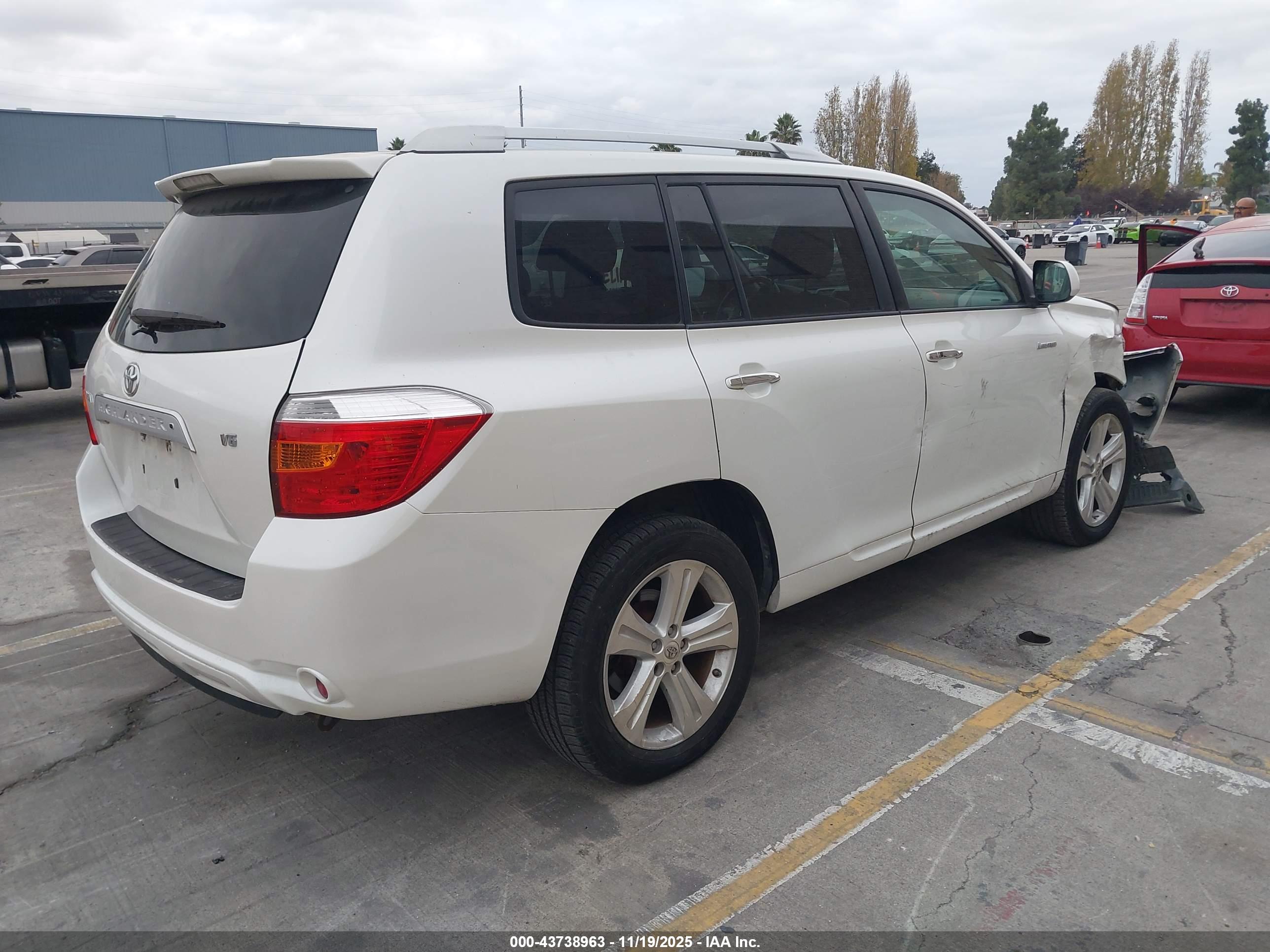 TOYOTA HIGHLANDER image 4
