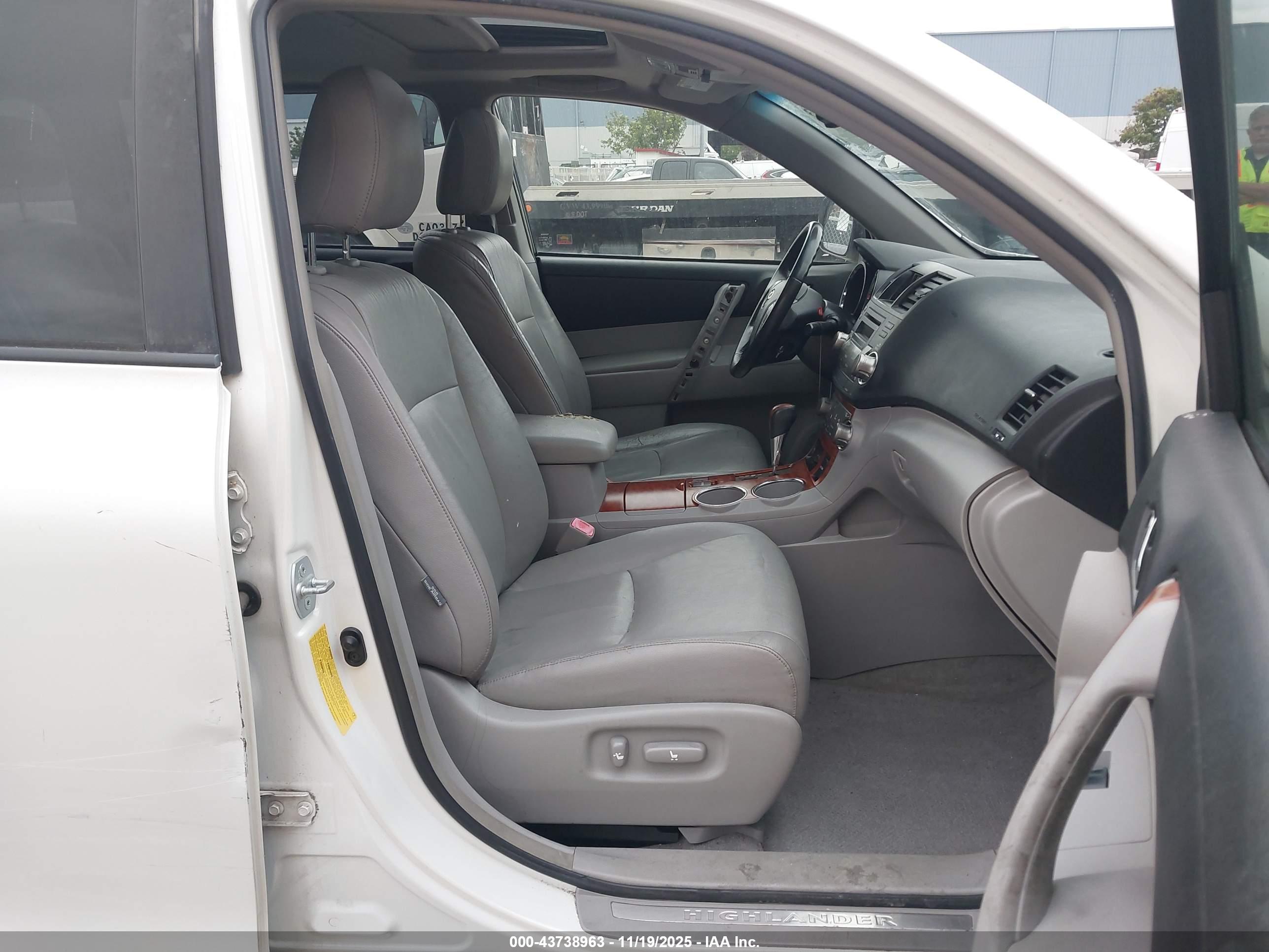 TOYOTA HIGHLANDER image 5