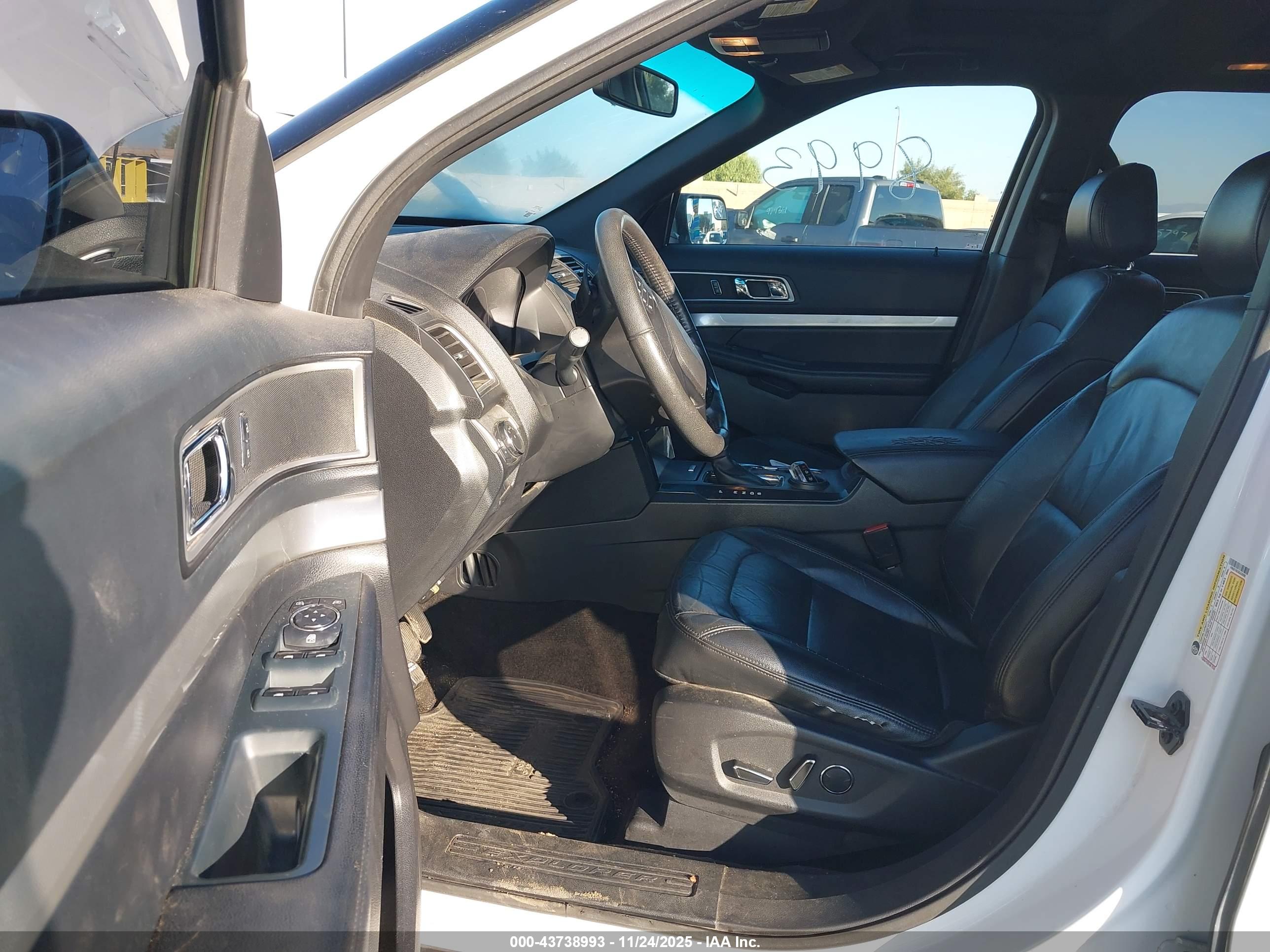 FORD EXPLORER image 5