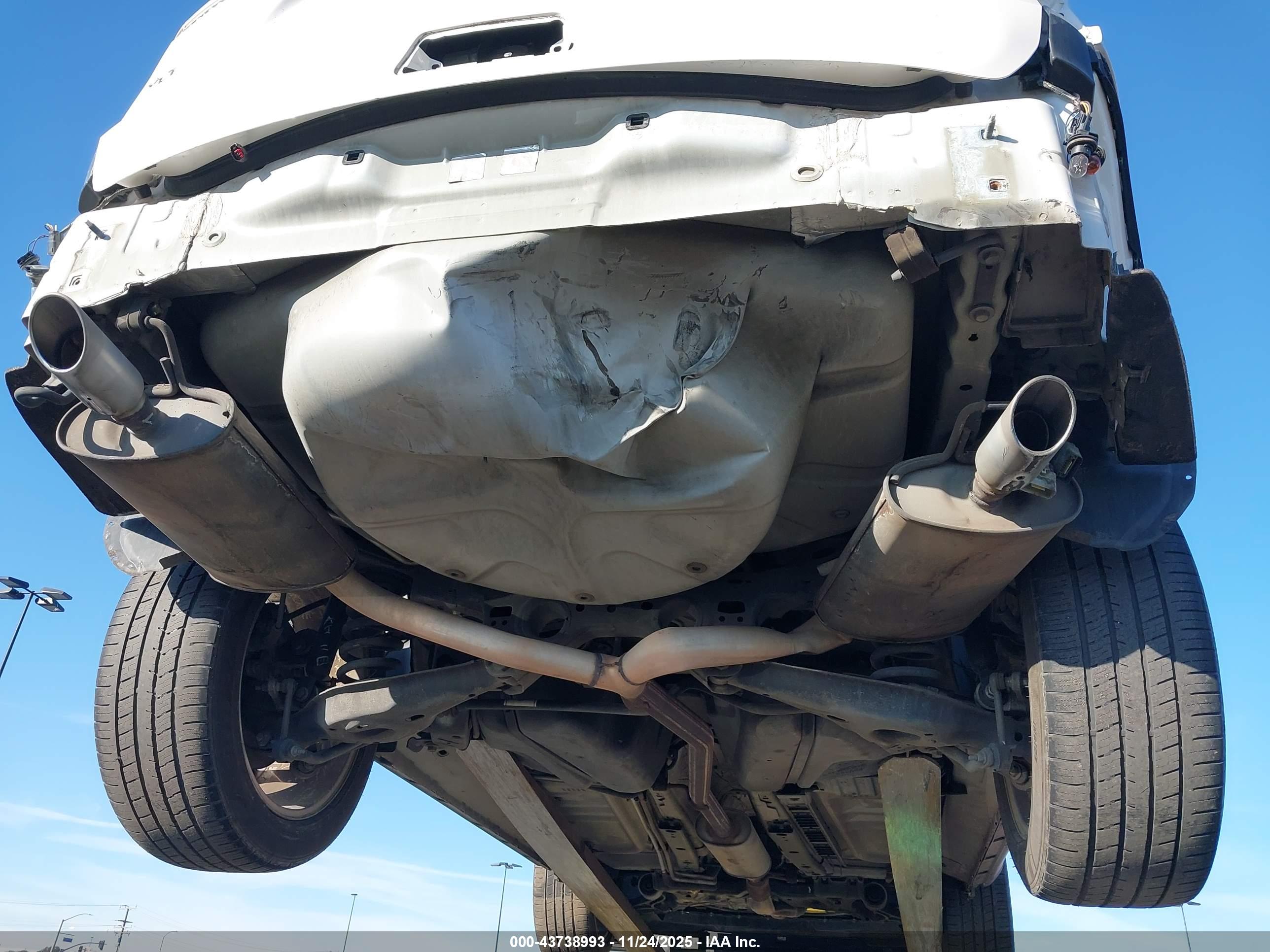 FORD EXPLORER image 6