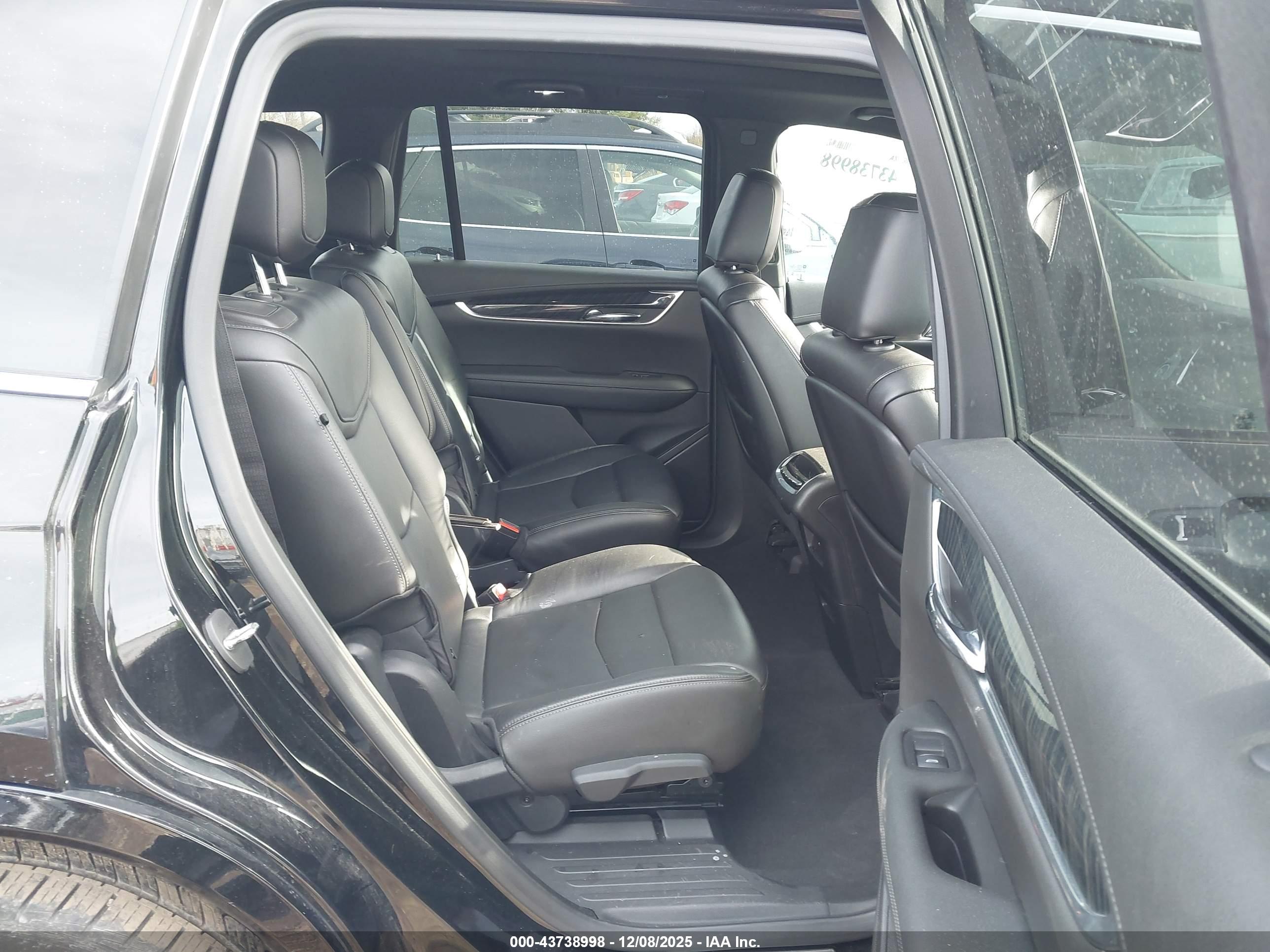 CADILLAC XT6 image 8