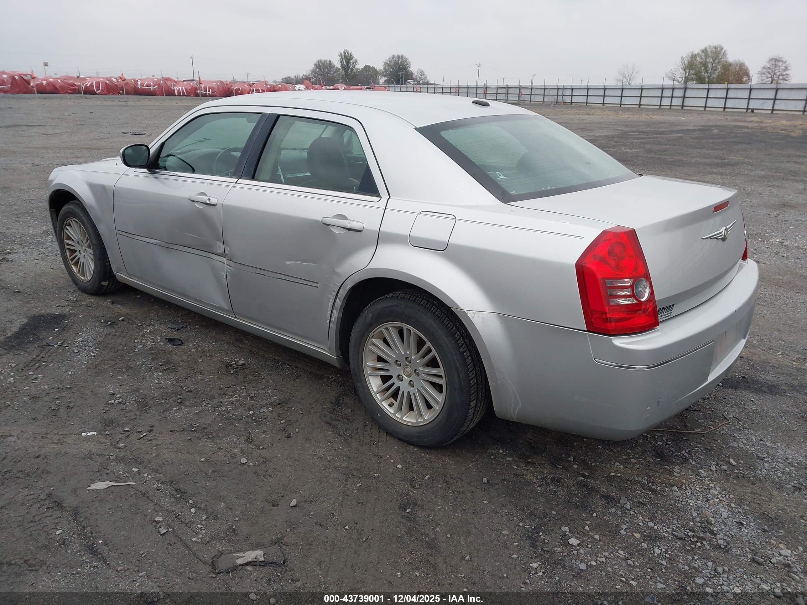 CHRYSLER 300 image 3