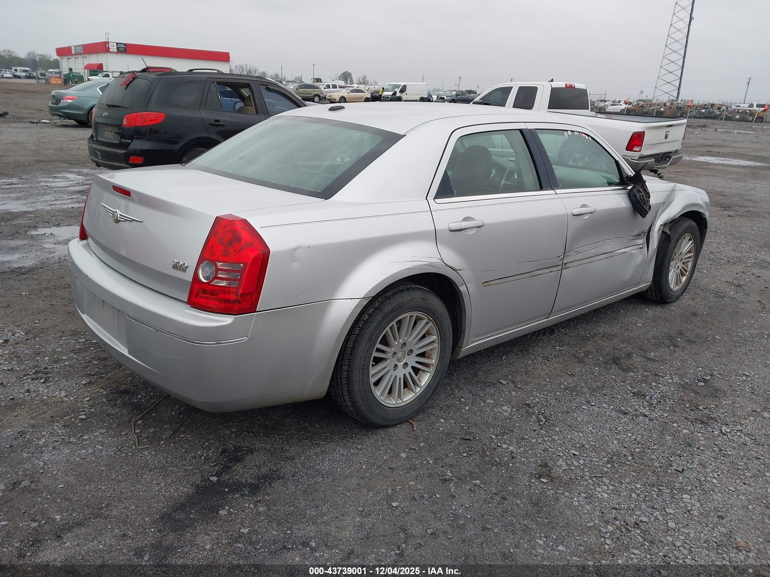 CHRYSLER 300 image 4
