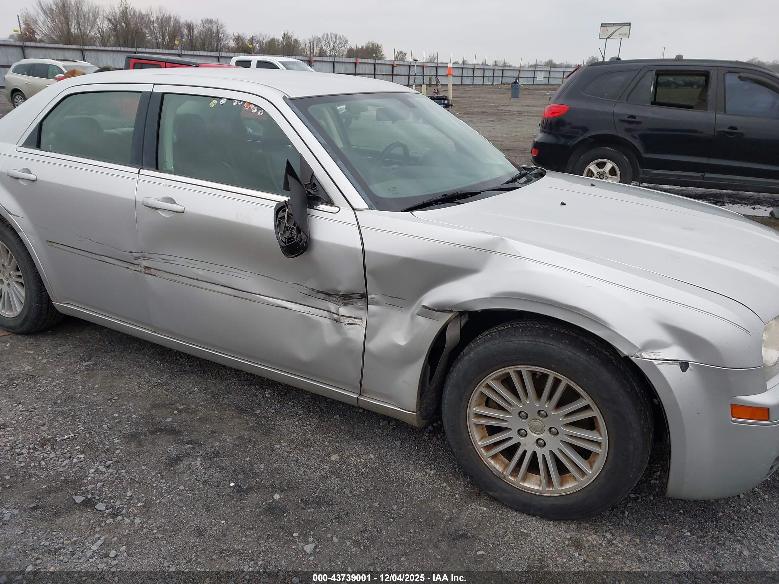 CHRYSLER 300 image 6