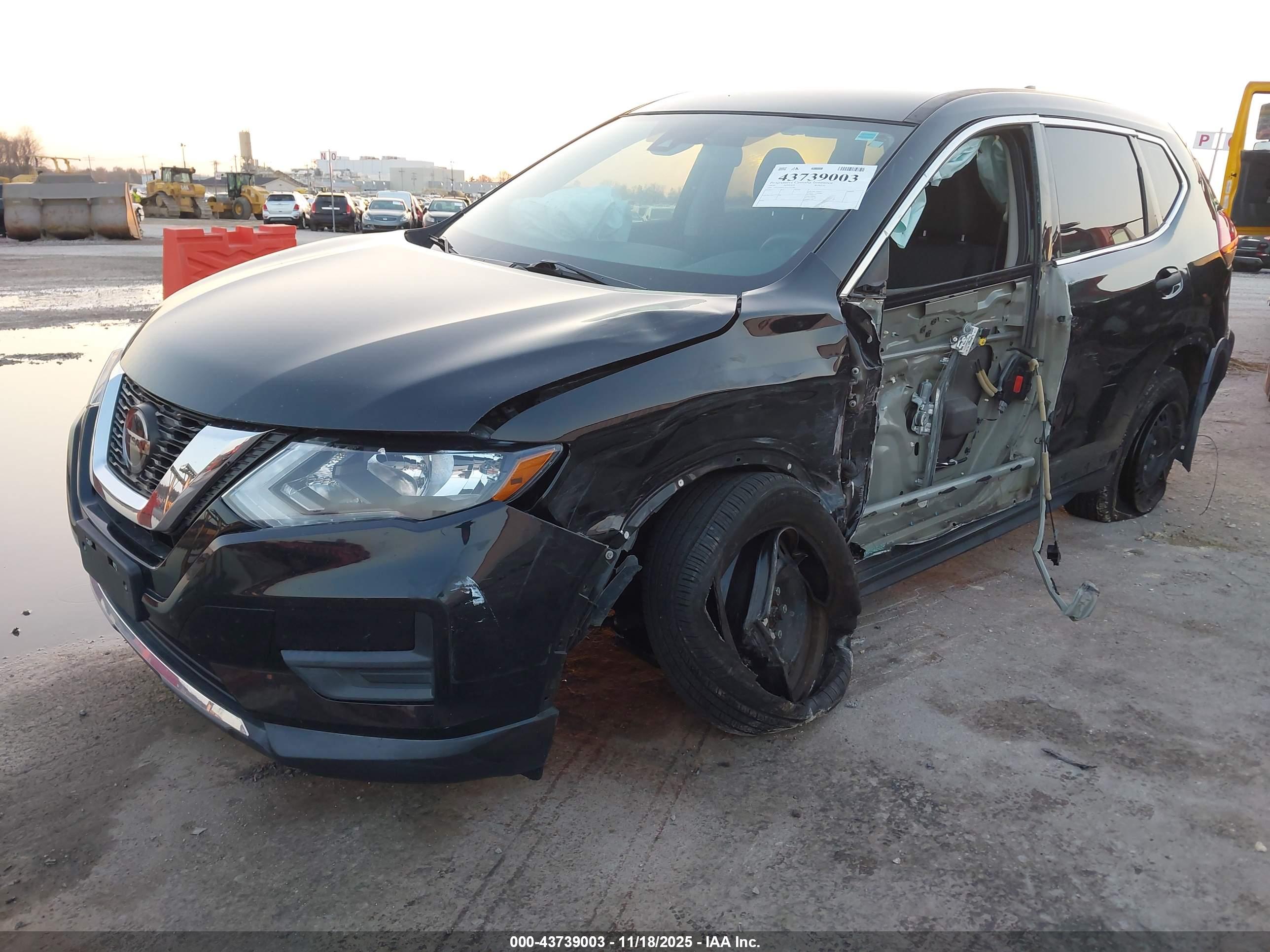 NISSAN ROGUE image 2