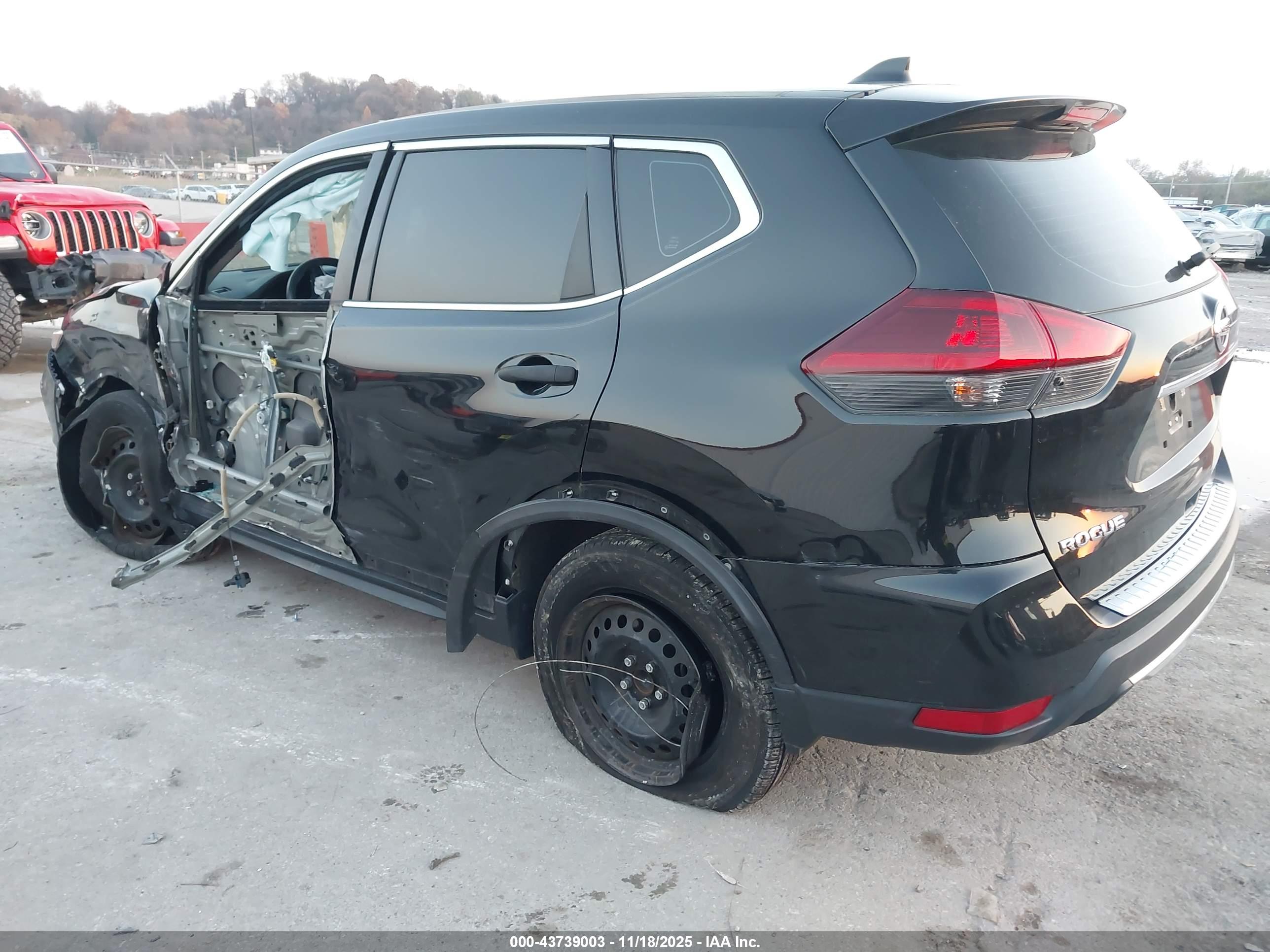 NISSAN ROGUE image 3