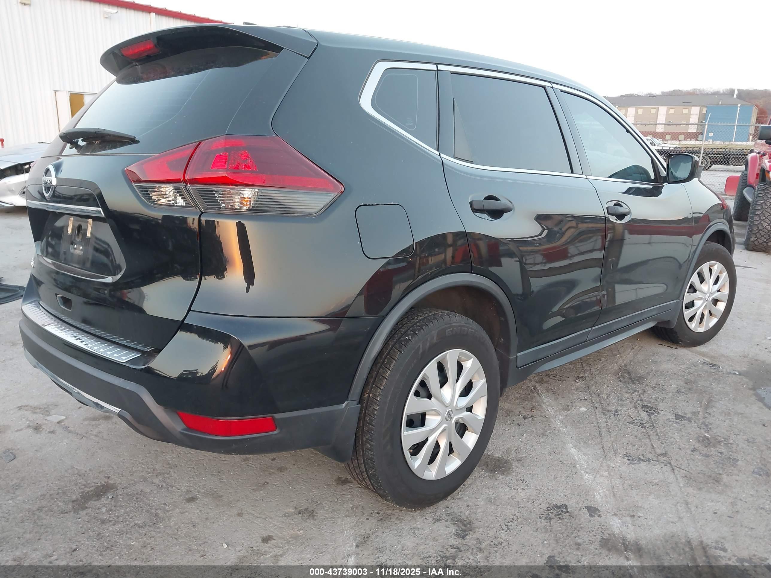 NISSAN ROGUE image 4