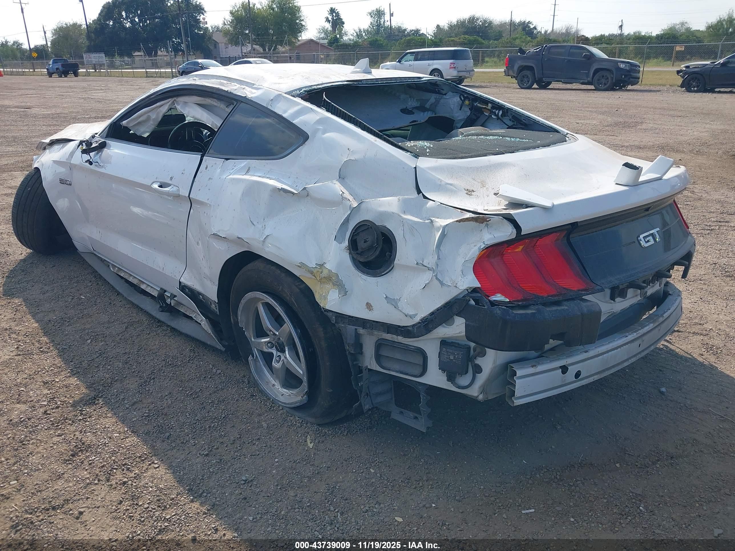 FORD MUSTANG image 3