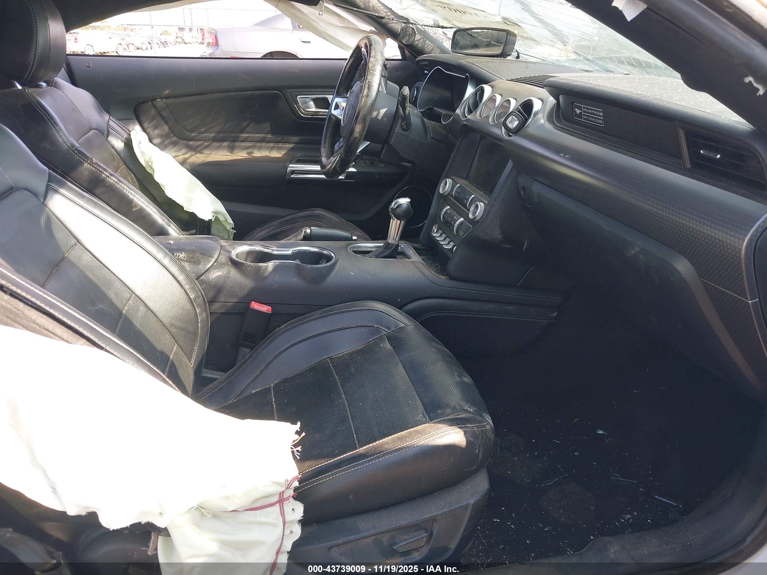 FORD MUSTANG image 5