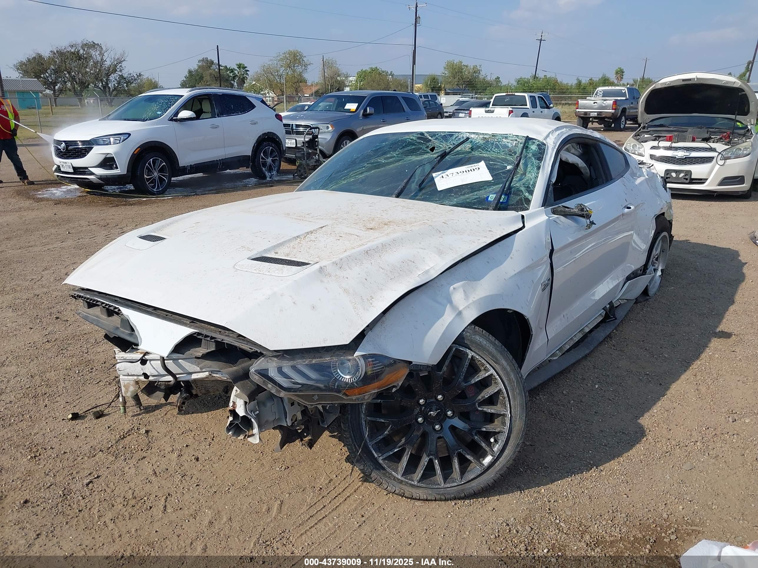 FORD MUSTANG image 6