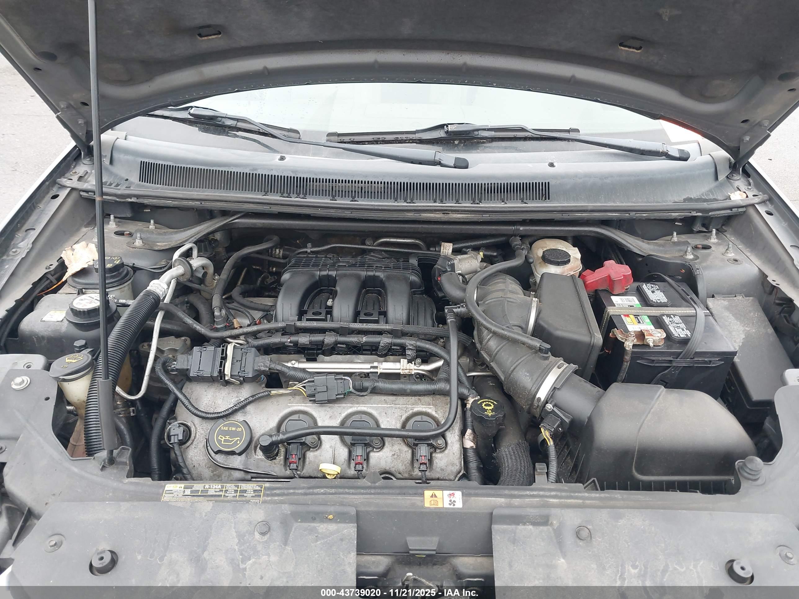 FORD TAURUS image 10