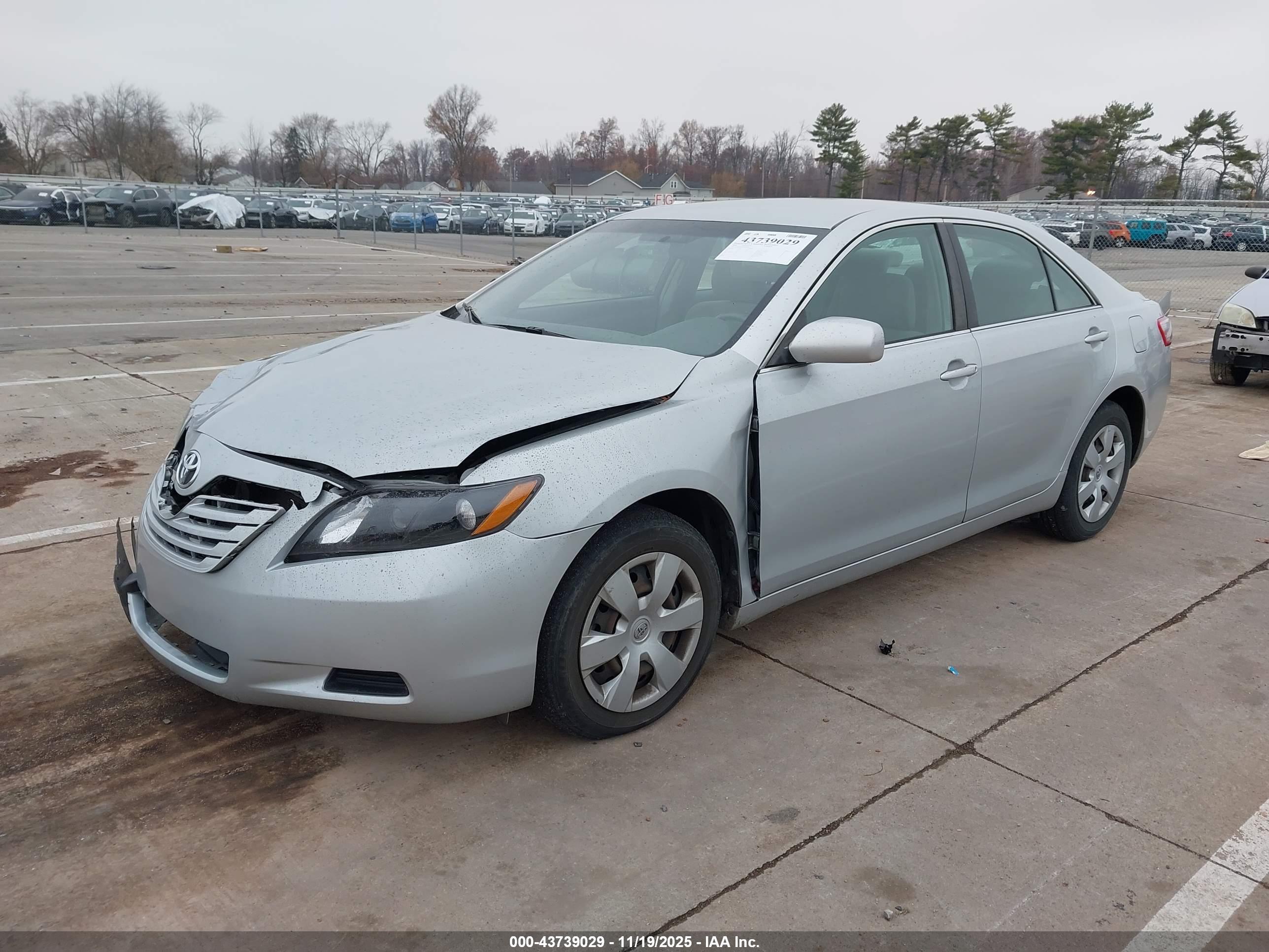TOYOTA CAMRY image 2