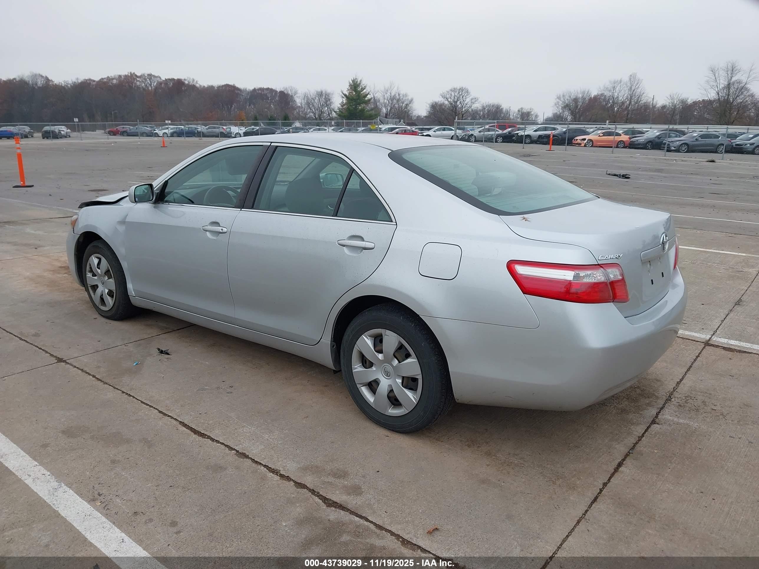 TOYOTA CAMRY image 3