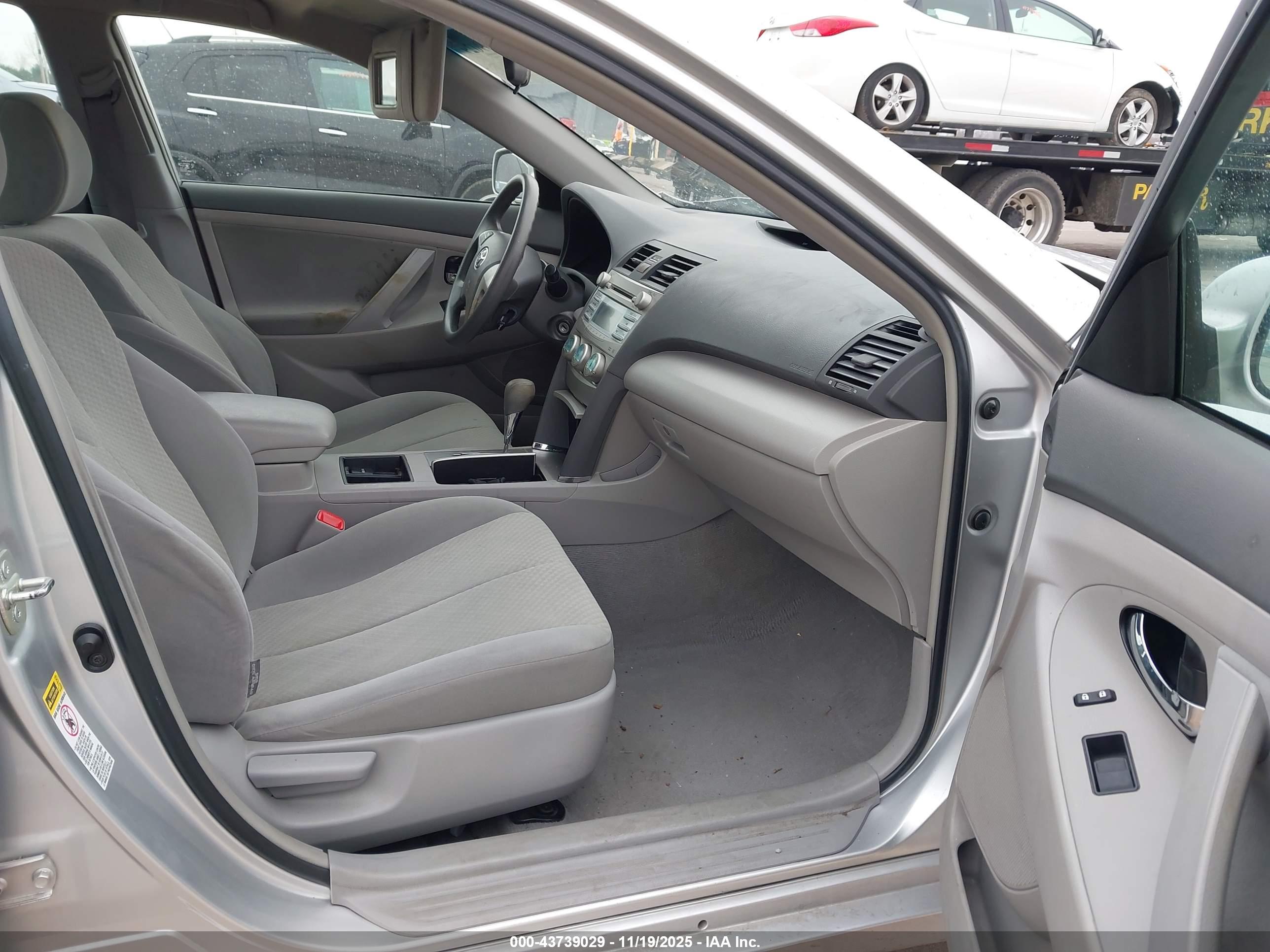 TOYOTA CAMRY image 5