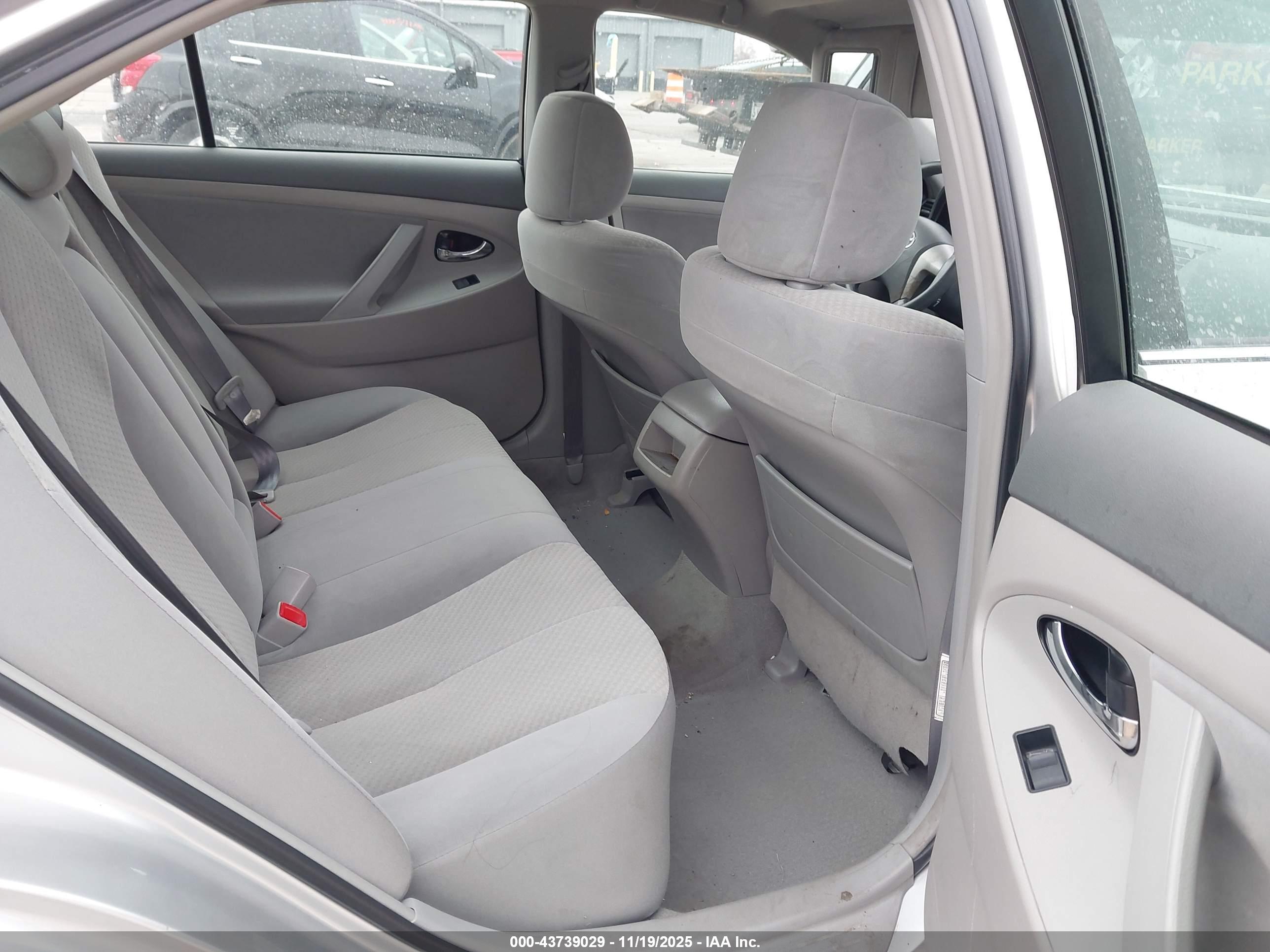 TOYOTA CAMRY image 8