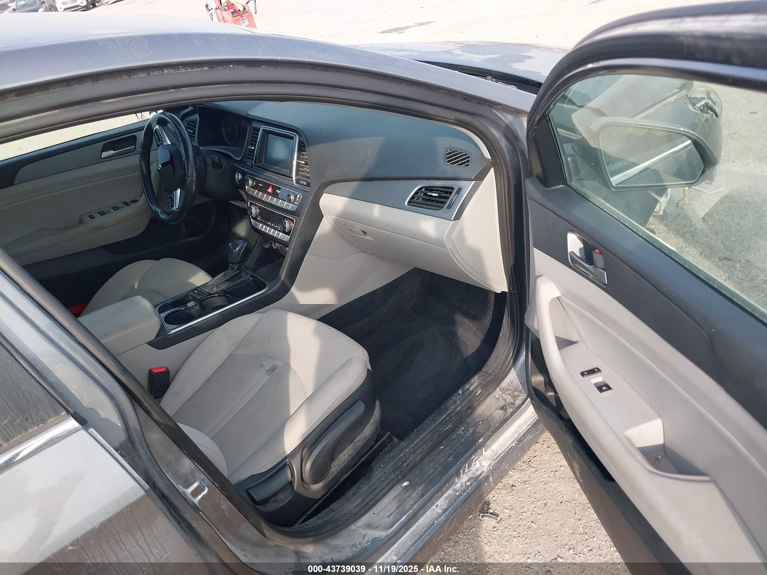 HYUNDAI SONATA image 5