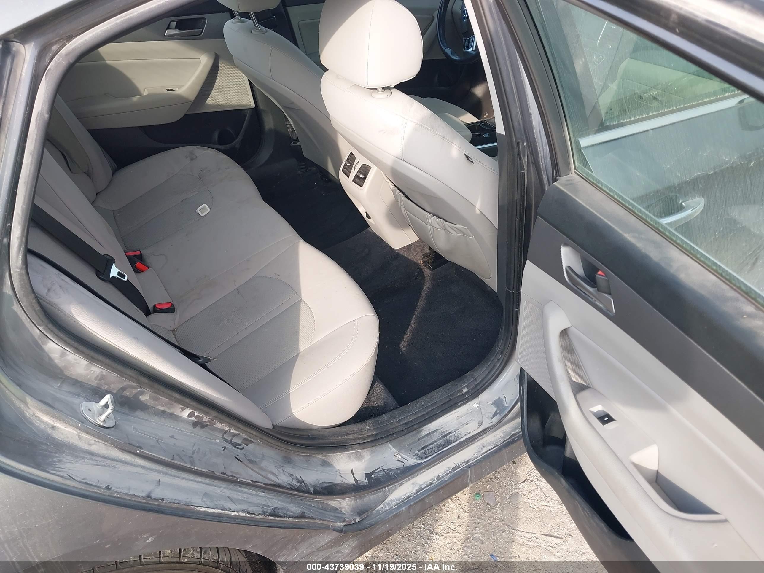 HYUNDAI SONATA image 8