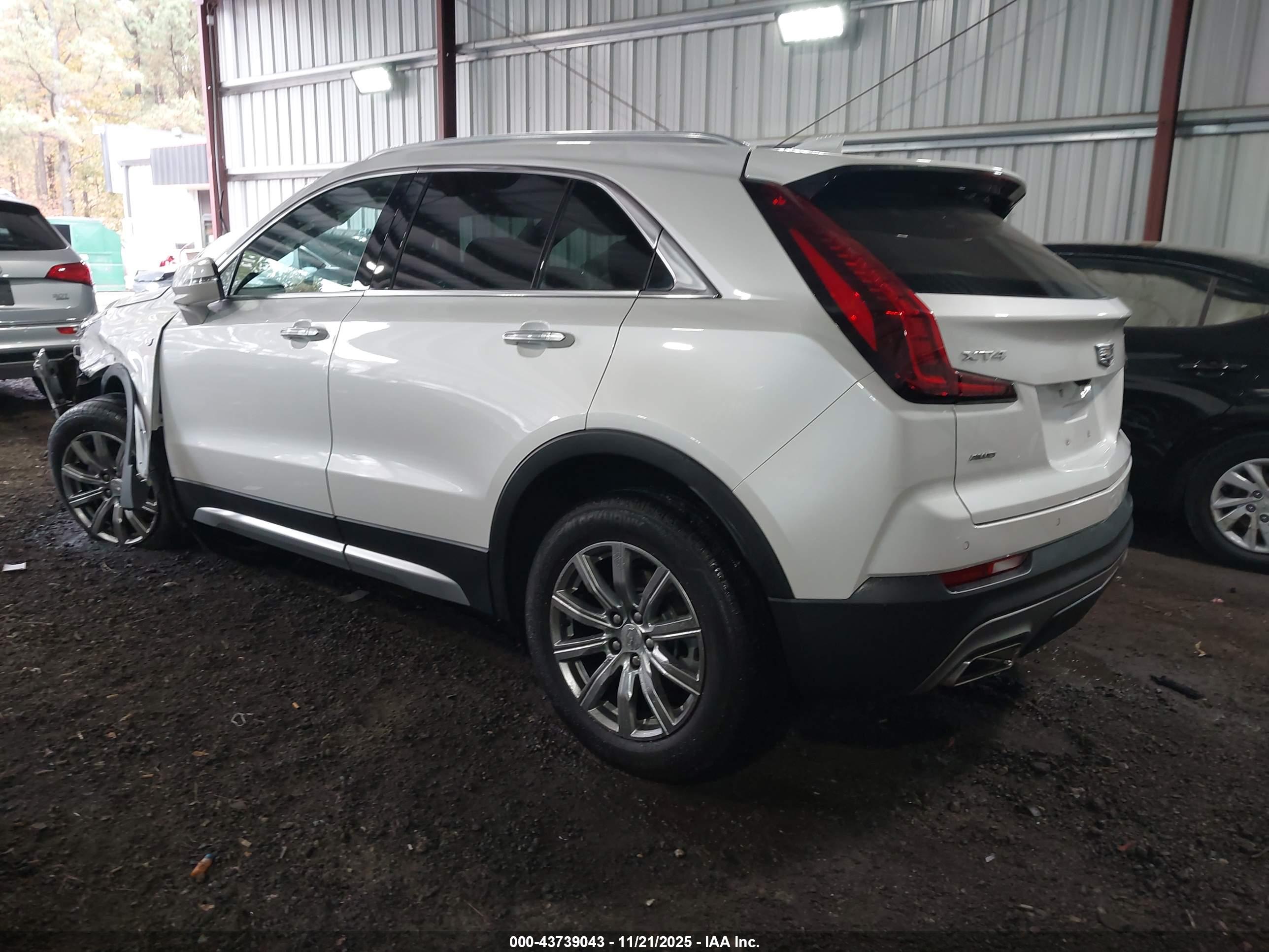 CADILLAC XT4 image 3