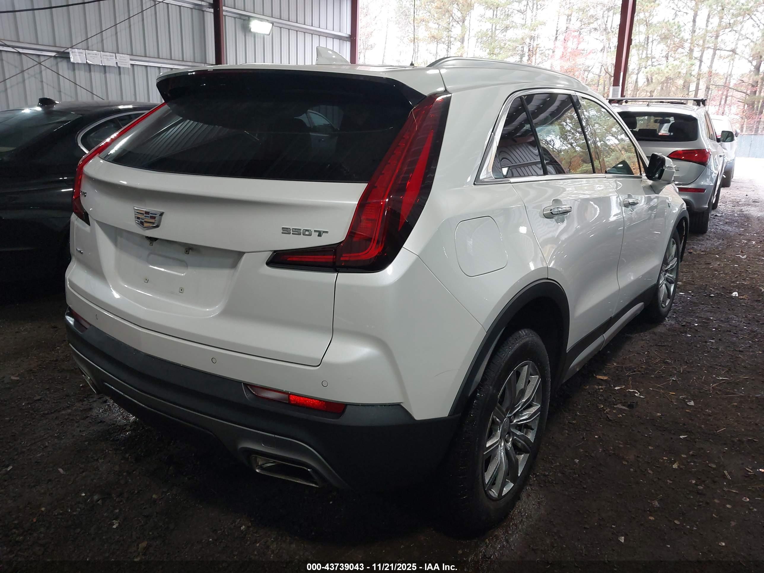 CADILLAC XT4 image 4