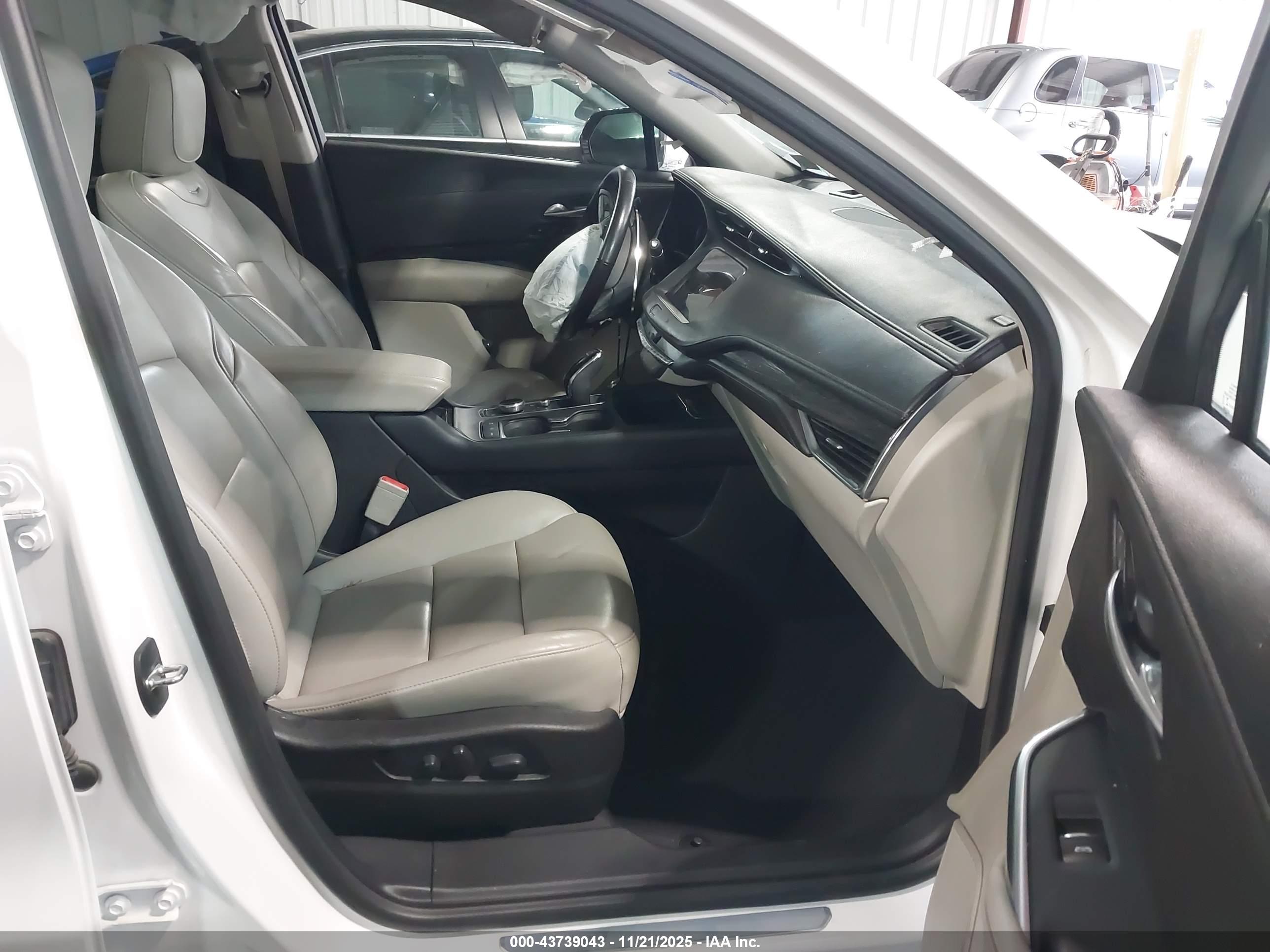 CADILLAC XT4 image 5
