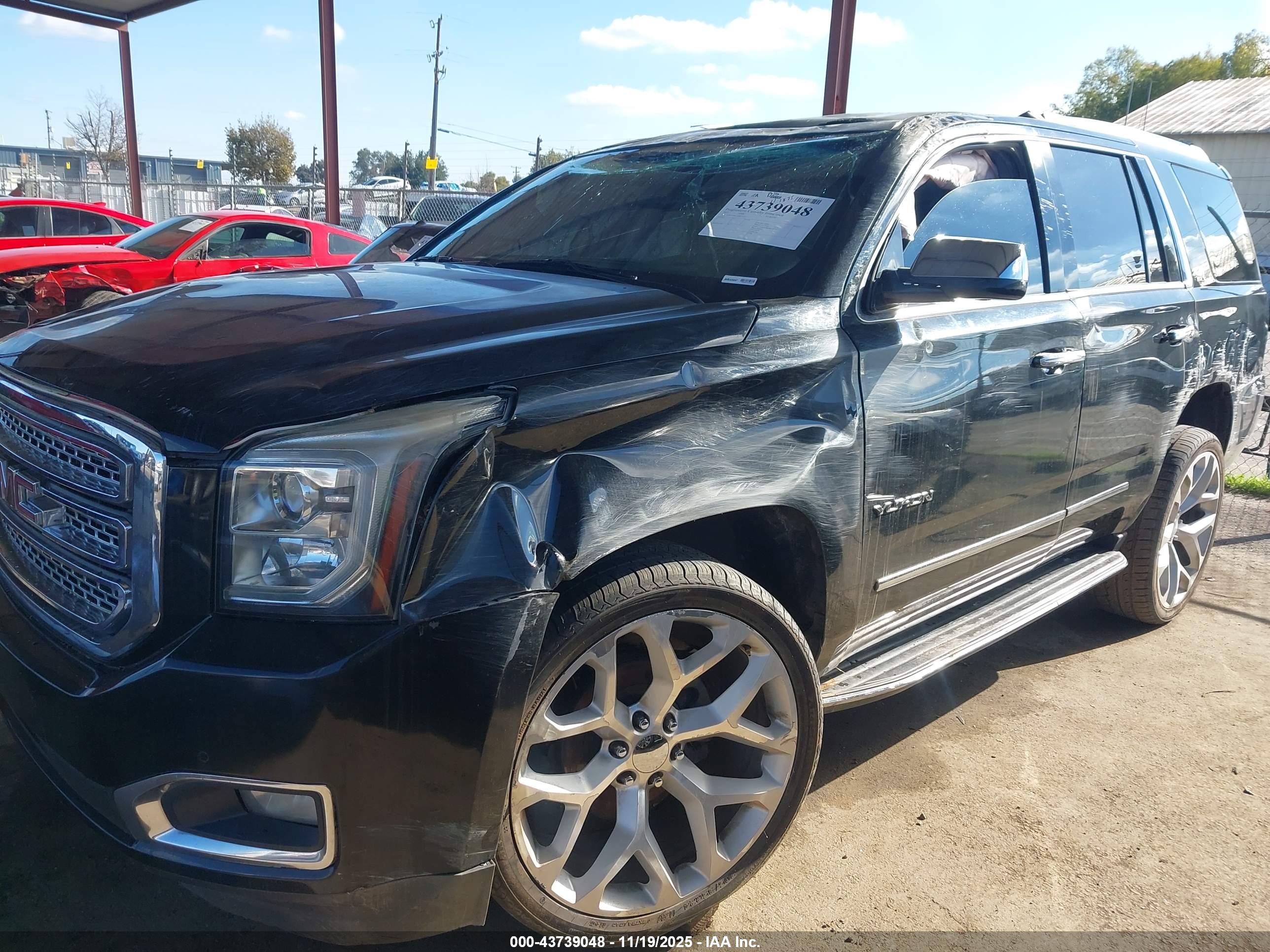 GMC YUKON image 6