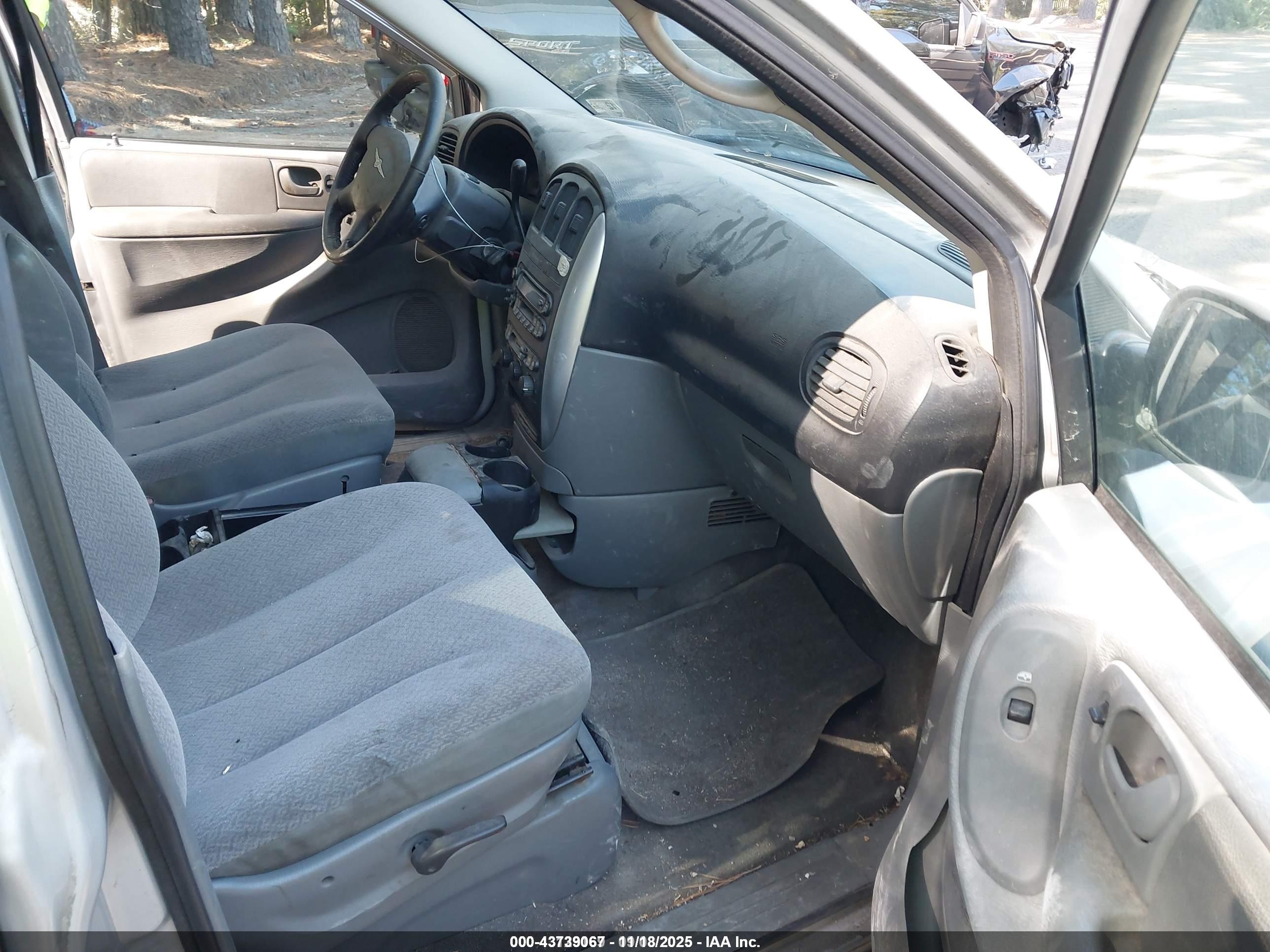 CHRYSLER TOWN image 5