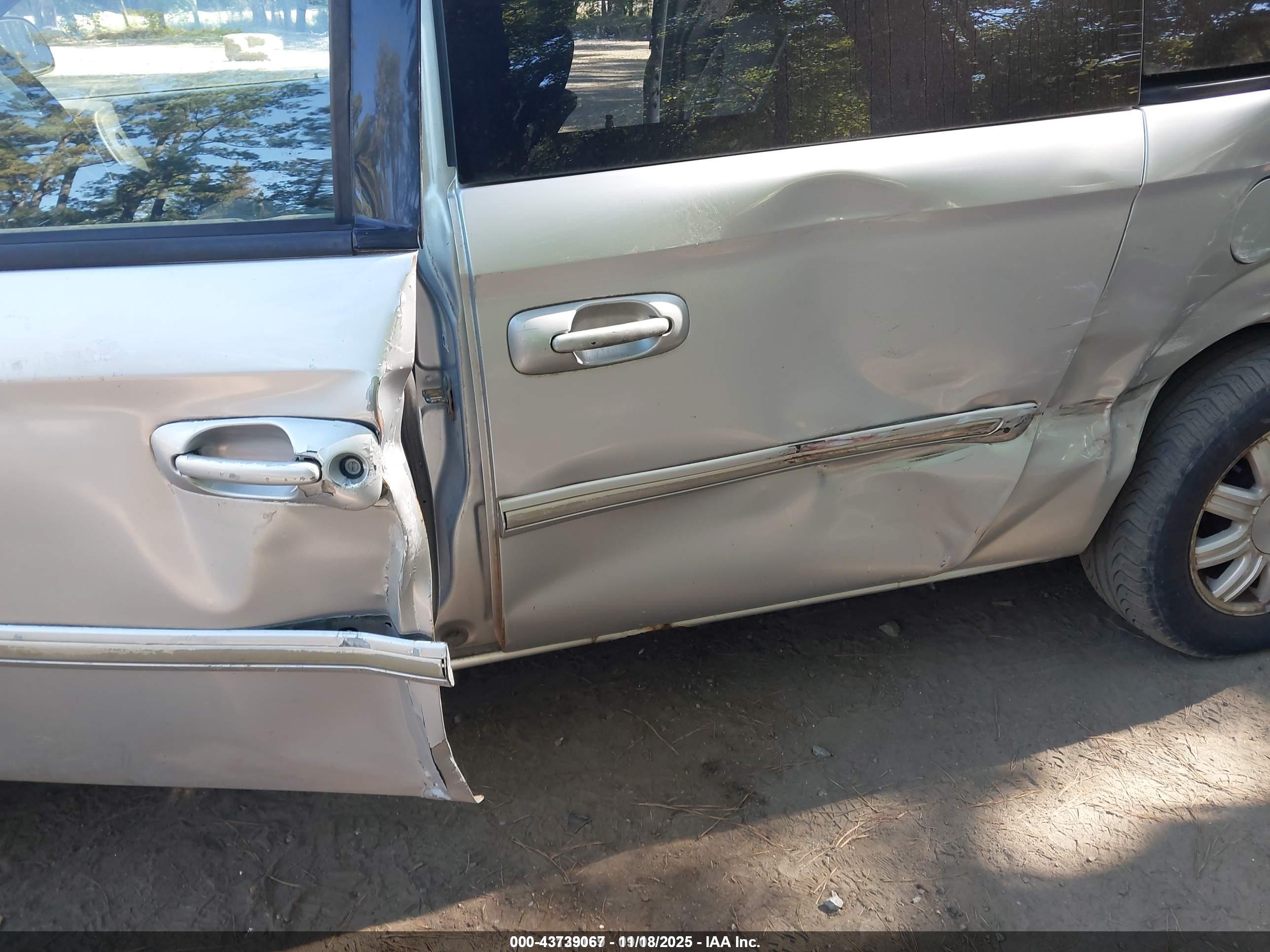 CHRYSLER TOWN image 6