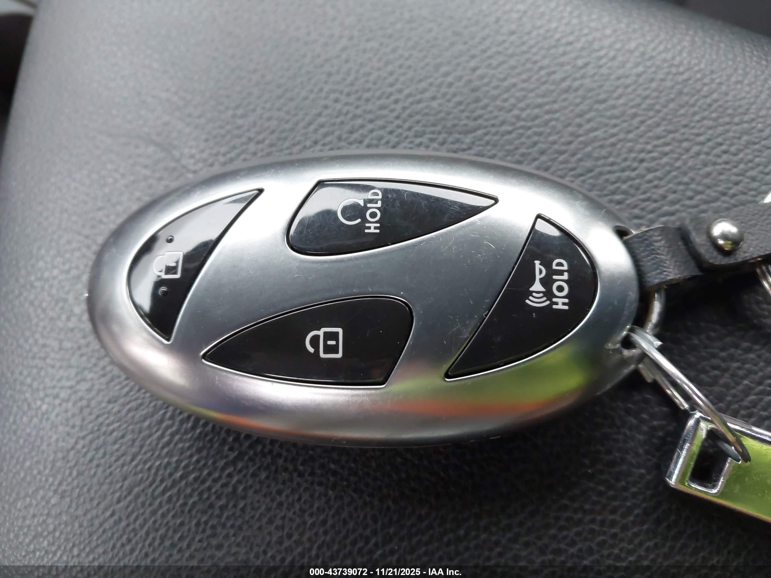 HYUNDAI ELANTRA image 11