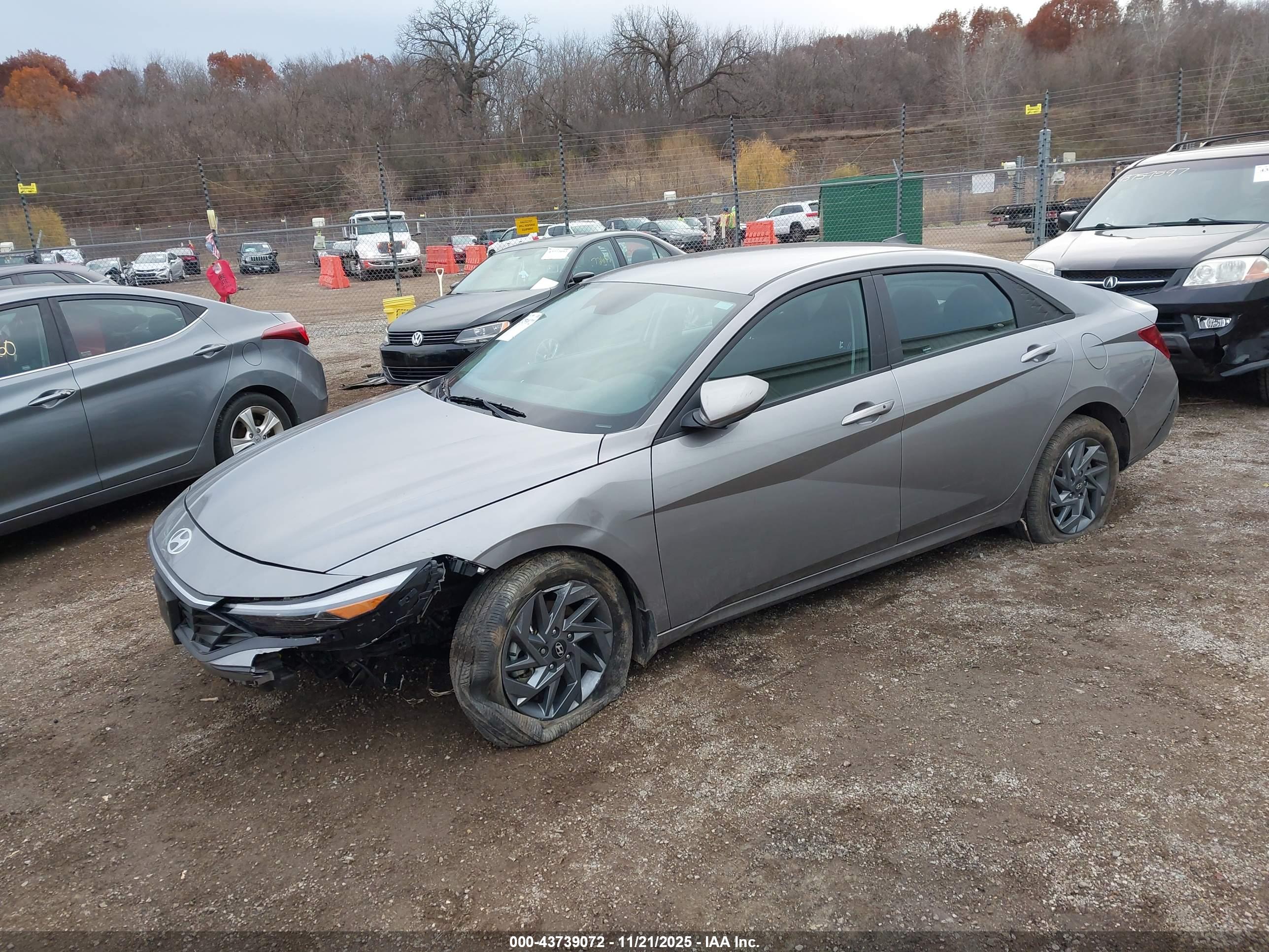 HYUNDAI ELANTRA image 2