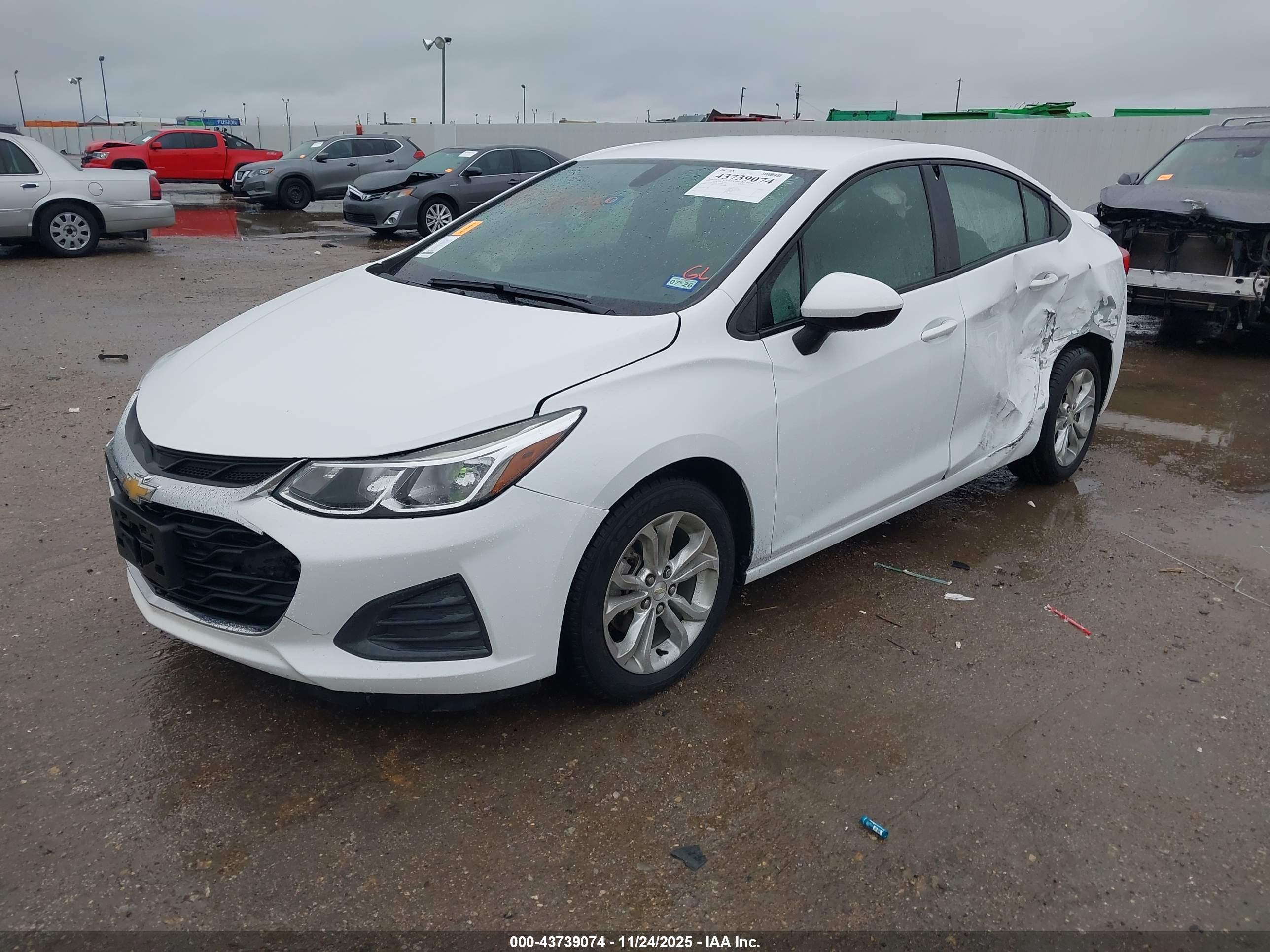 CHEVROLET CRUZE image 2