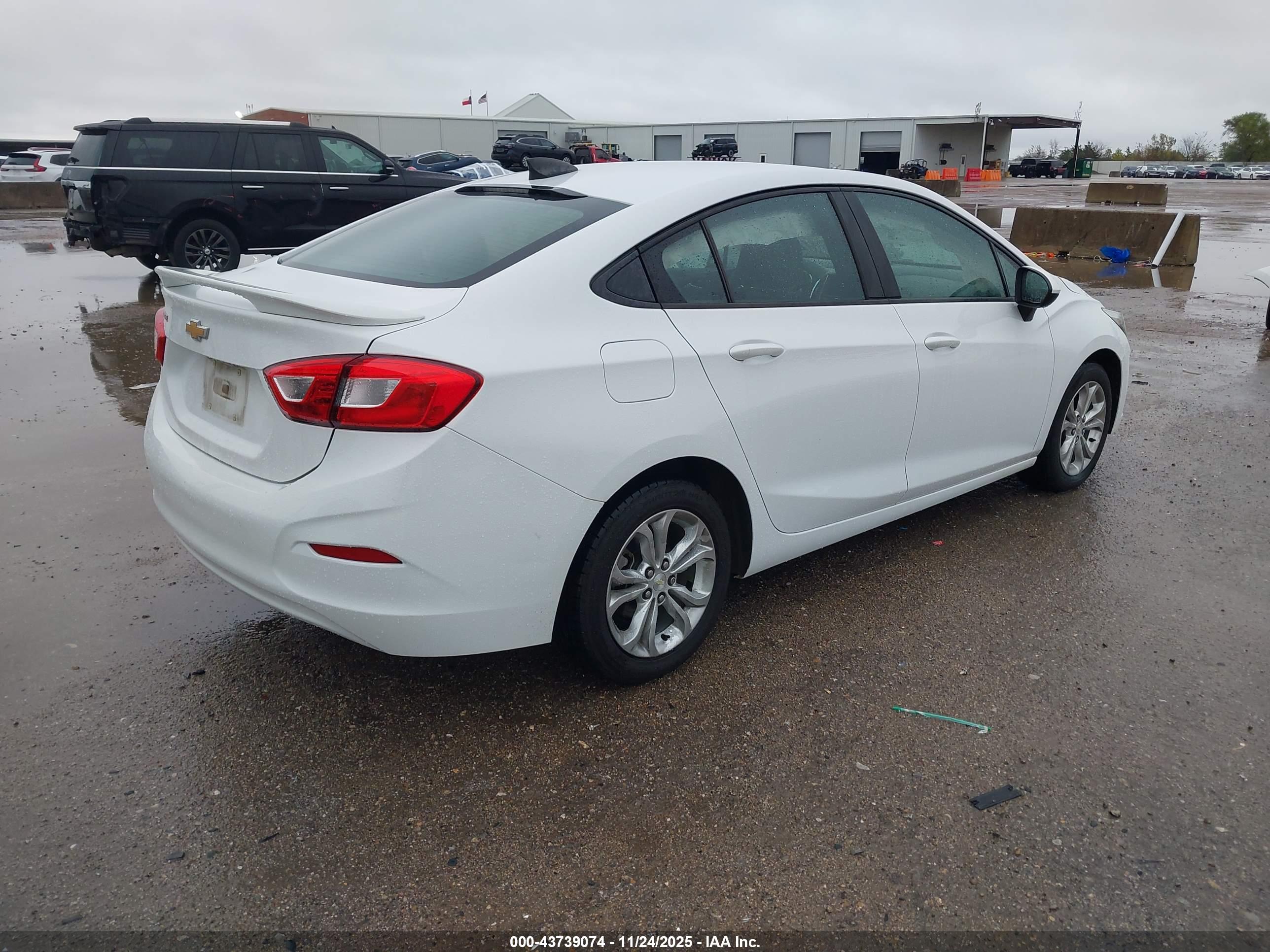 CHEVROLET CRUZE image 4