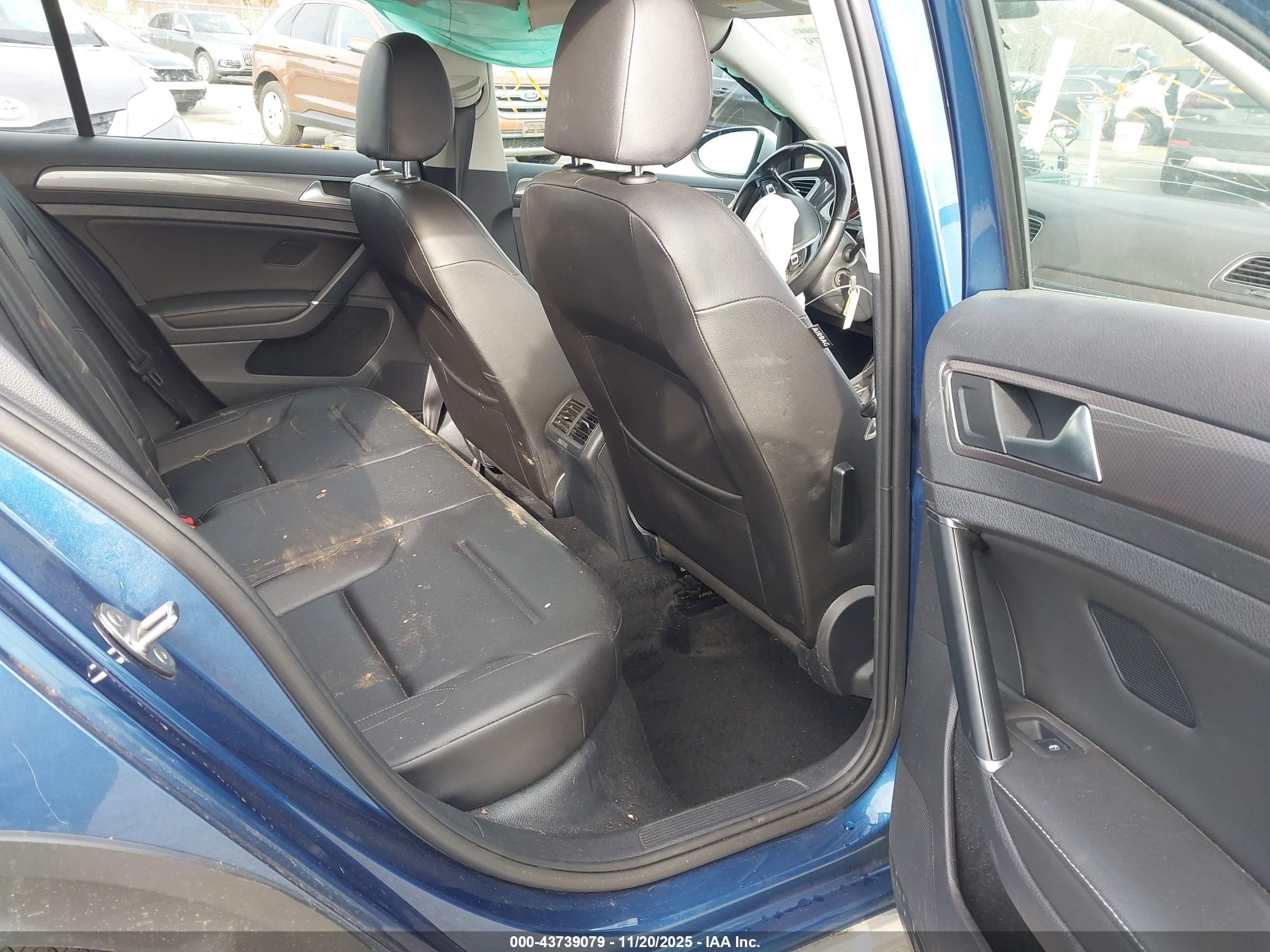 VOLKSWAGEN GOLF image 8