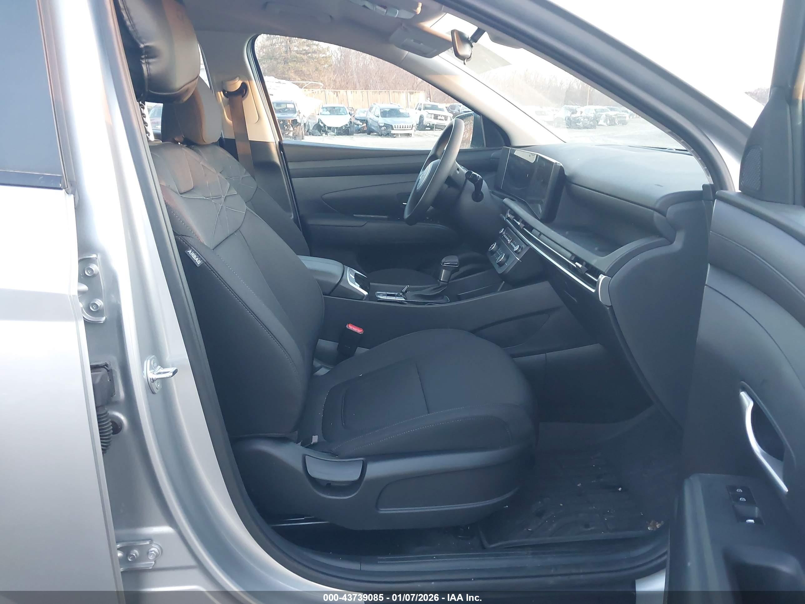 HYUNDAI TUCSON image 5