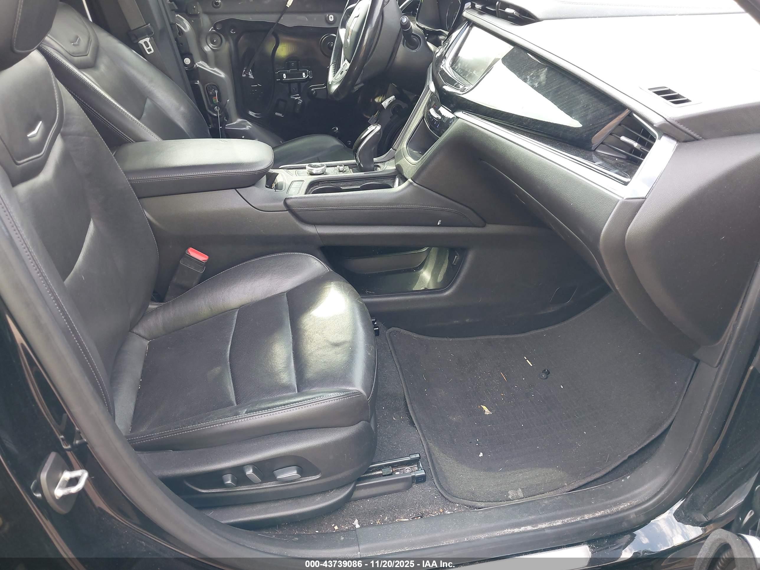 CADILLAC XT6 image 5
