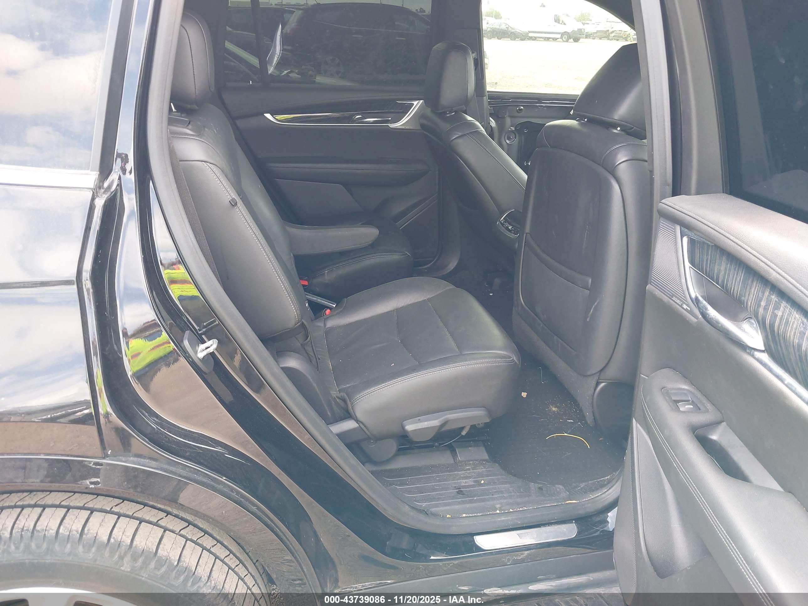 CADILLAC XT6 image 8