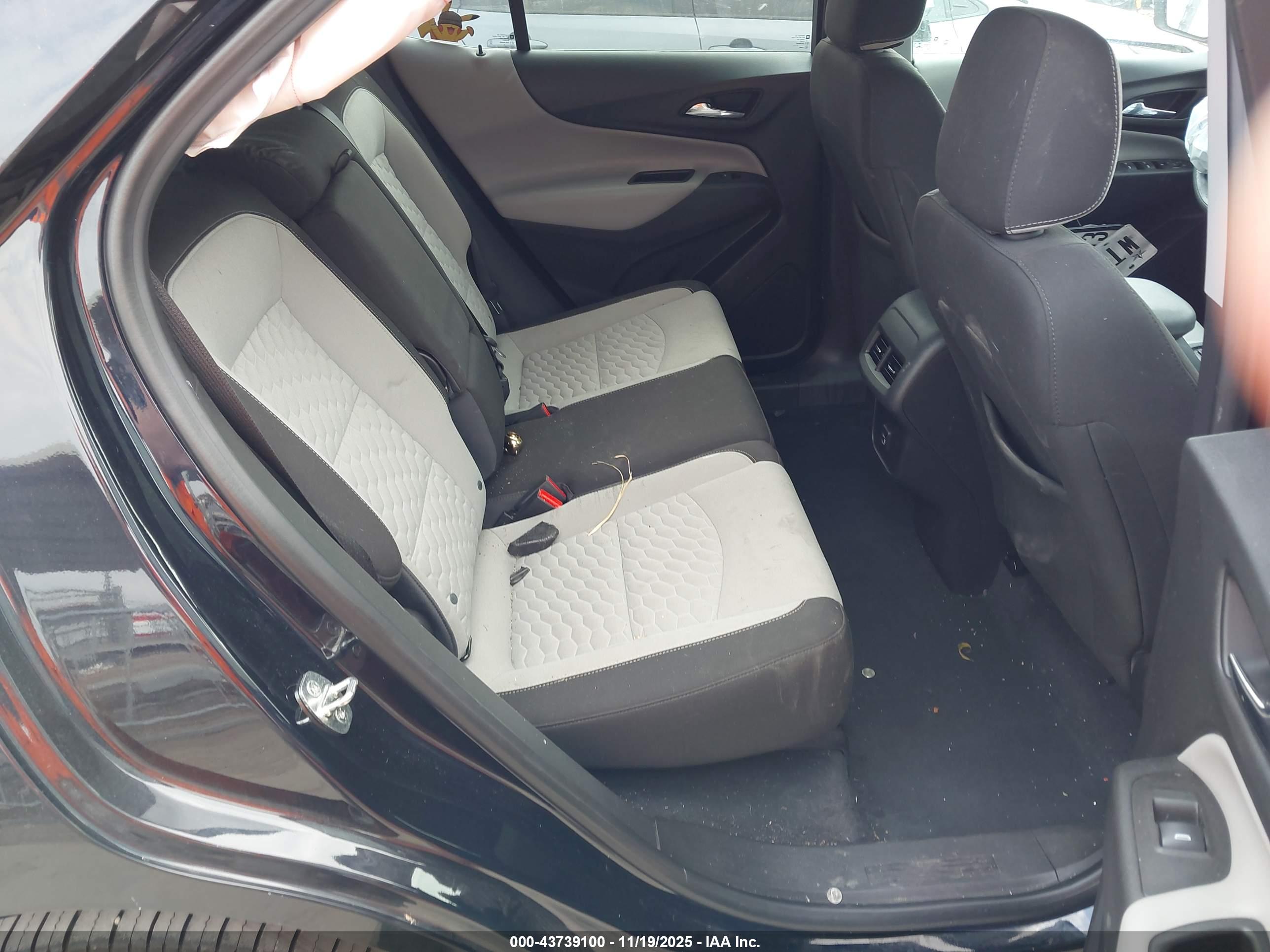 CHEVROLET EQUINOX image 8