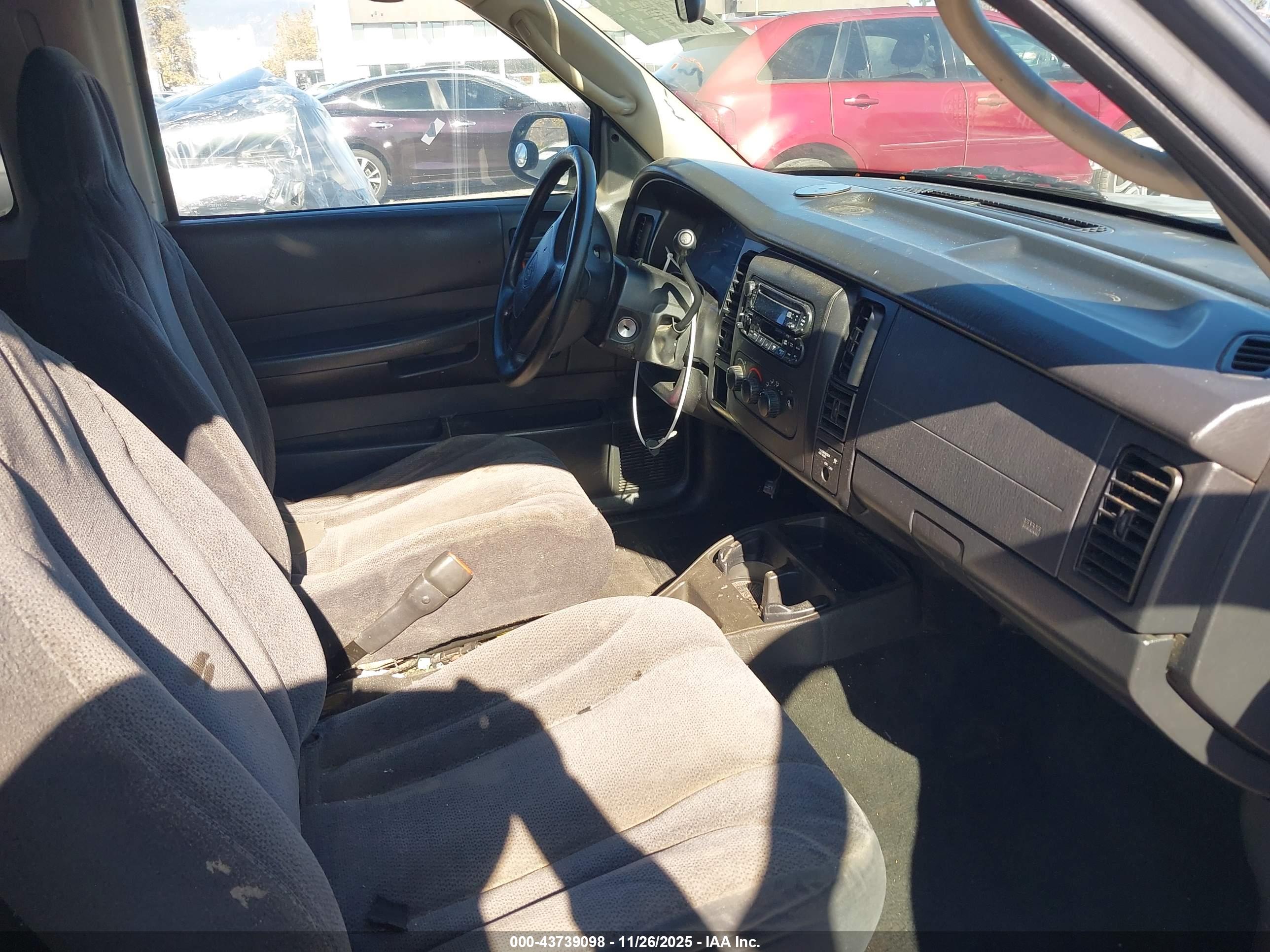 DODGE DAKOTA image 5