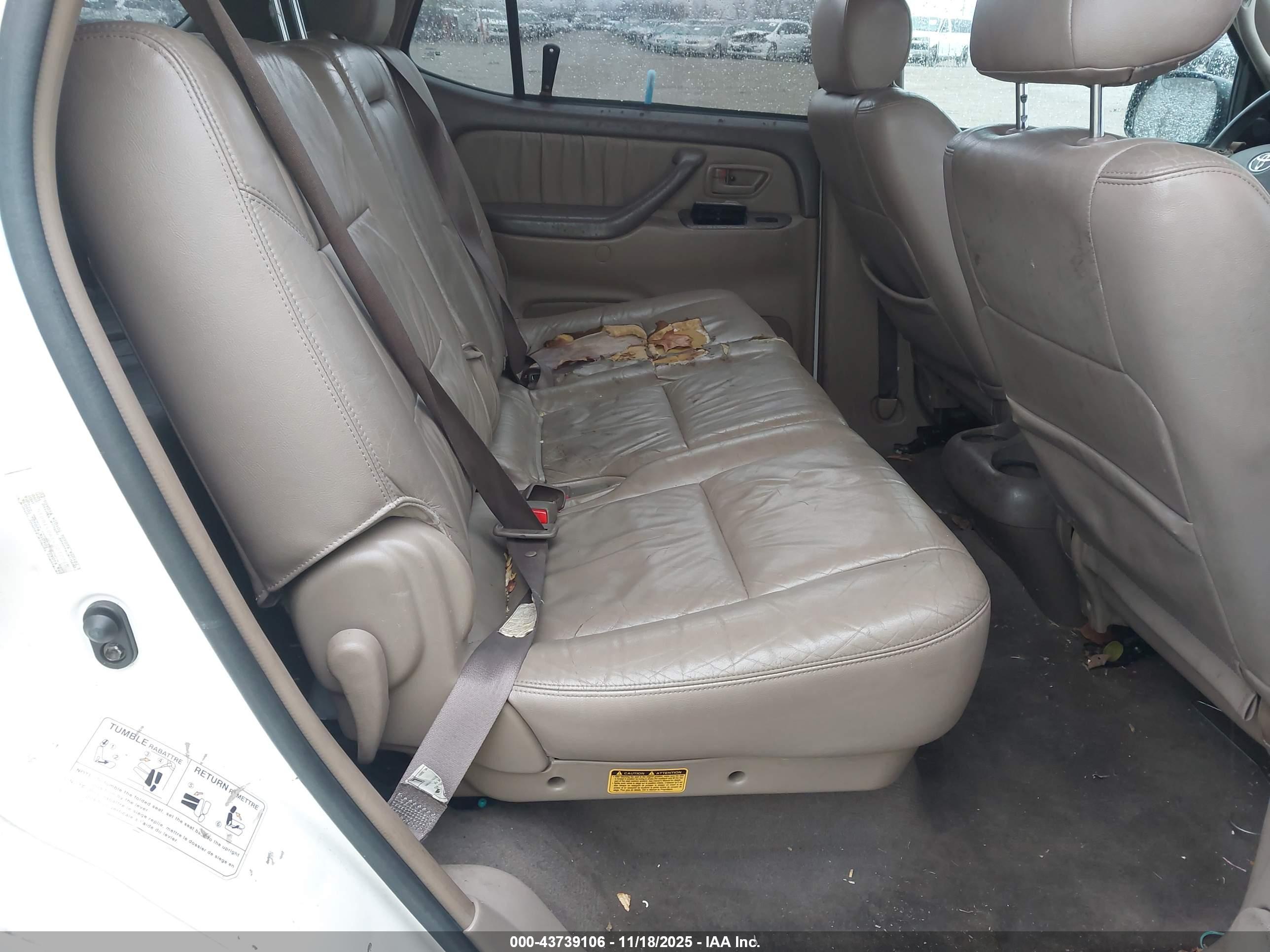 TOYOTA SEQUOIA image 8