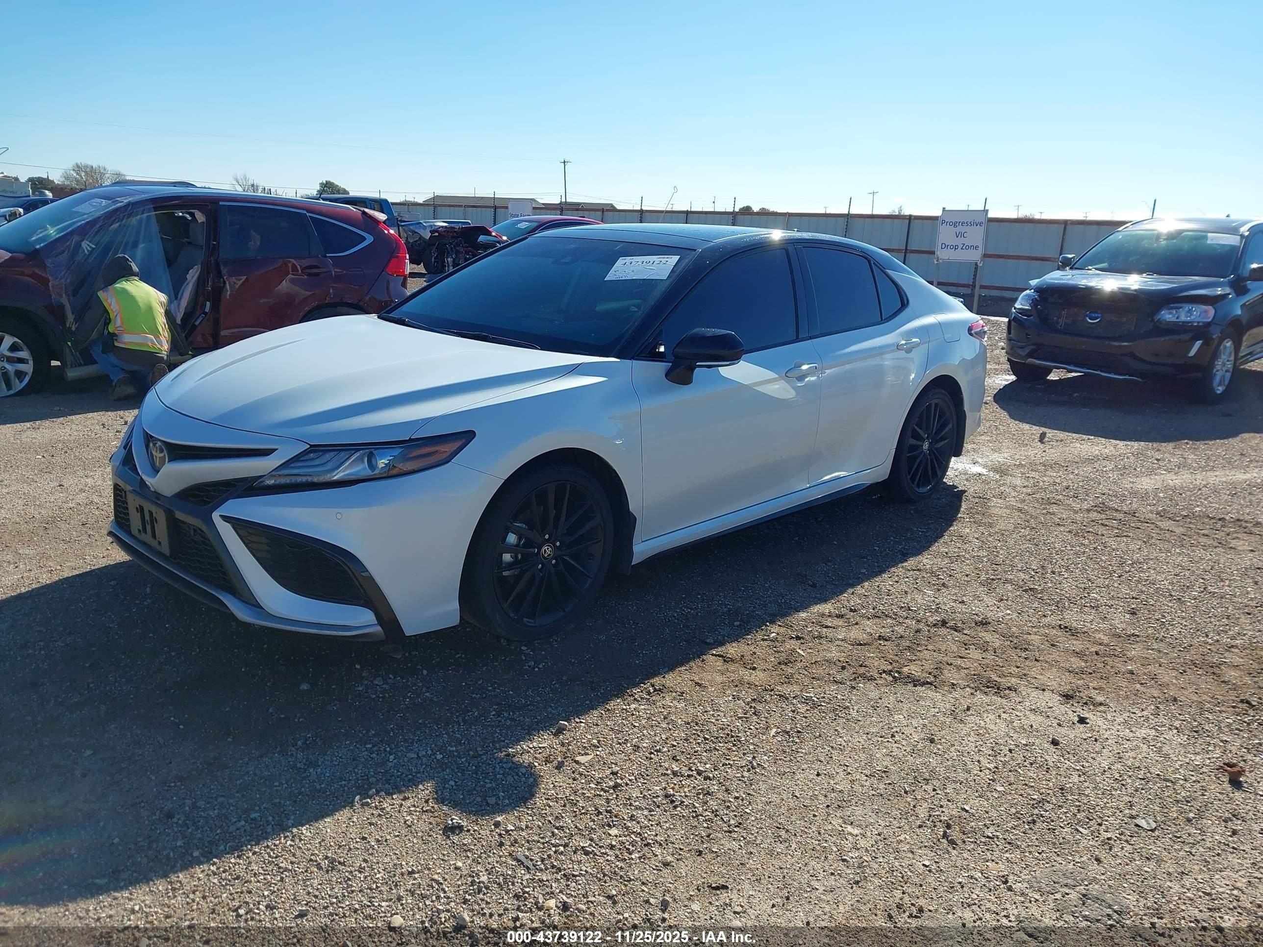 TOYOTA CAMRY image 2