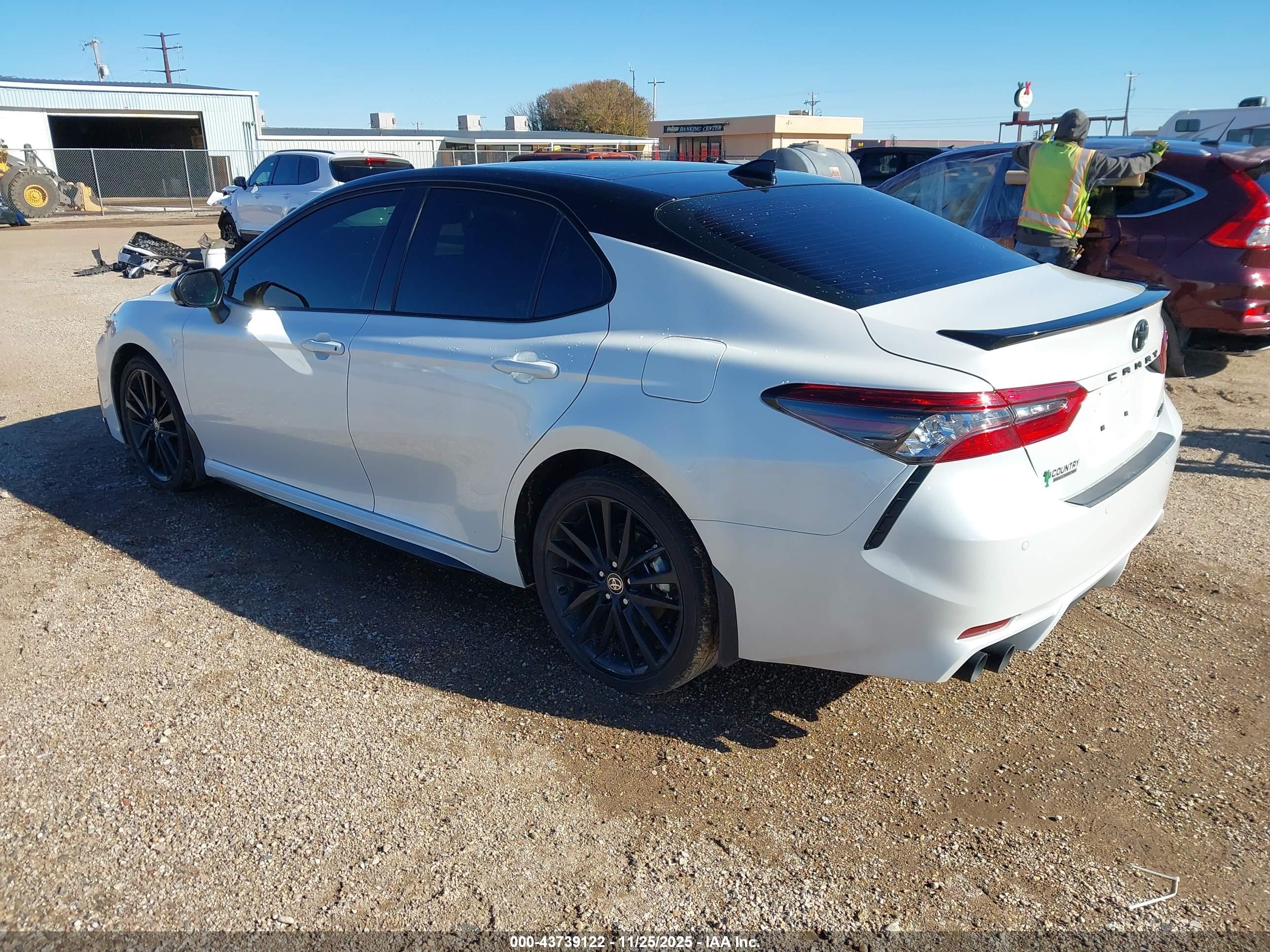 TOYOTA CAMRY image 3