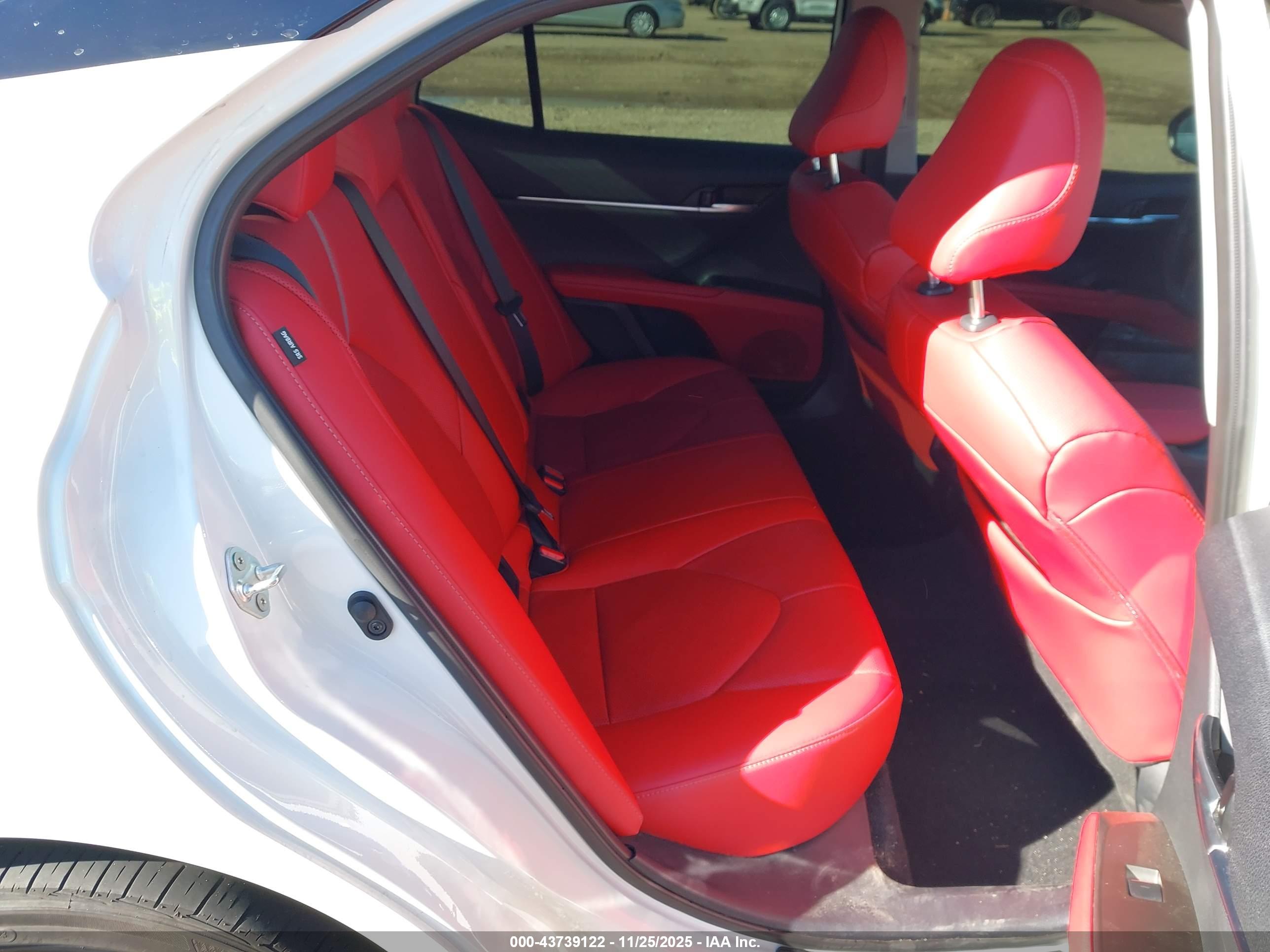 TOYOTA CAMRY image 8
